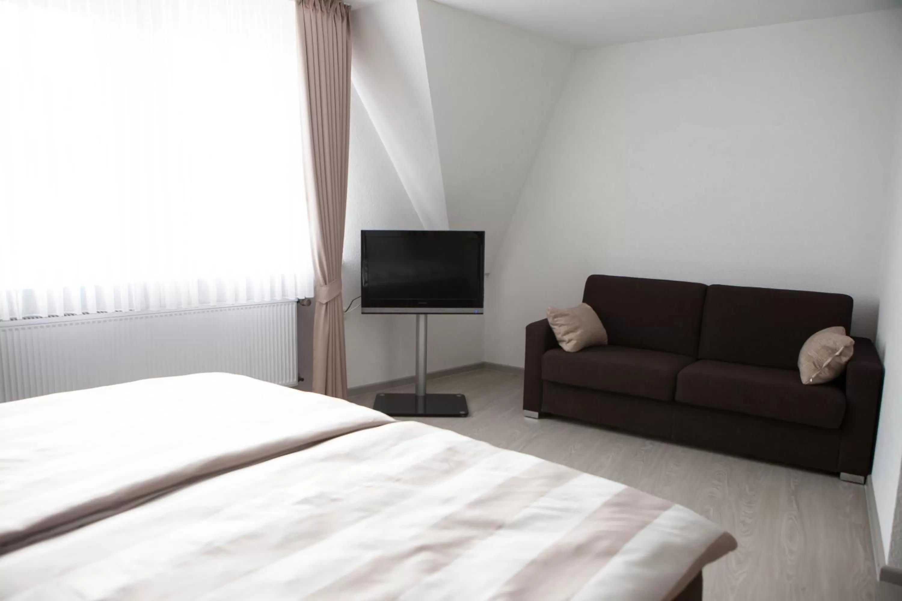 Photo of the whole room, Bed in Hotel am Markt