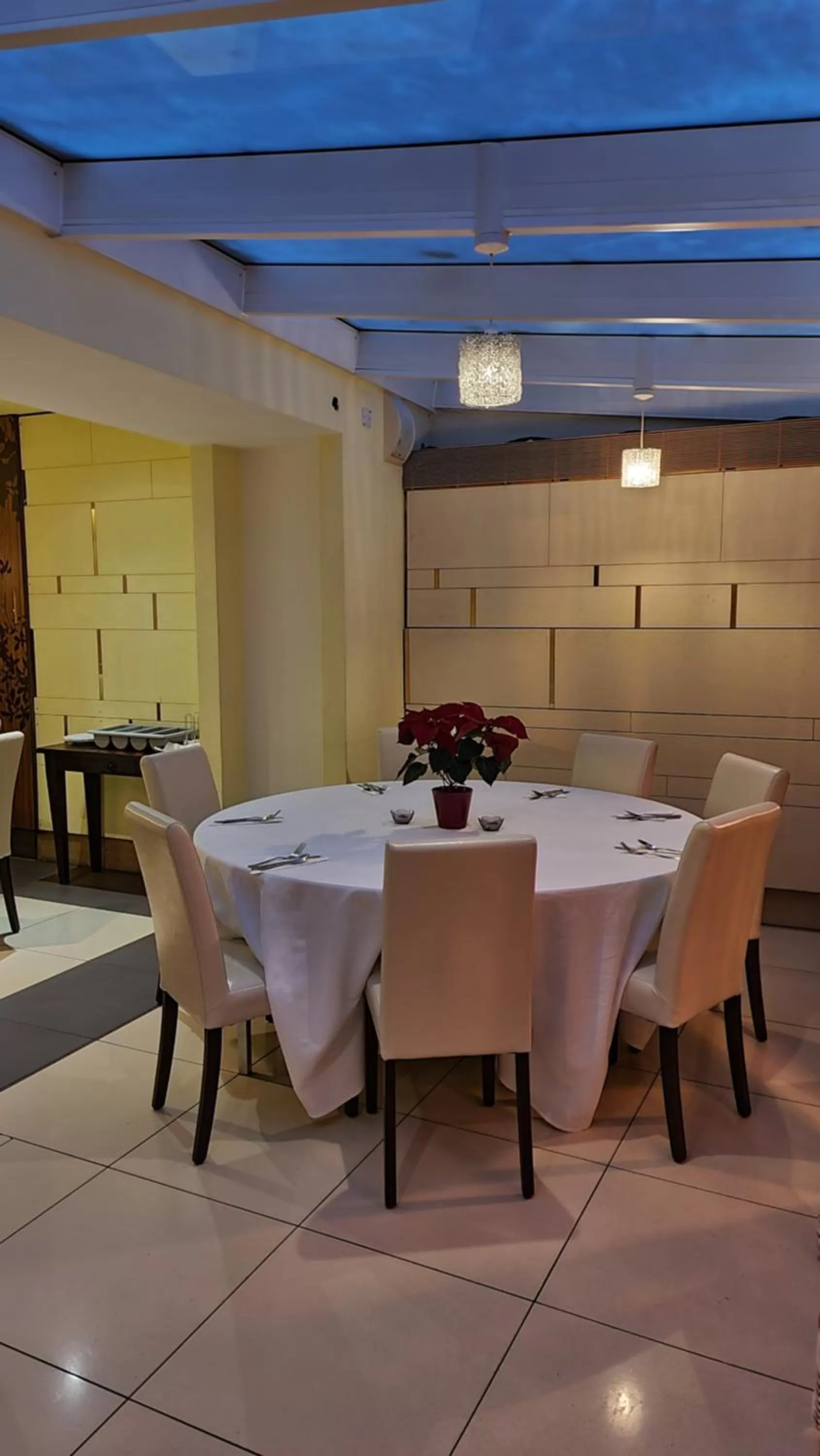 Restaurant/places to eat in The Park City Grand Plaza Kensington Hotel