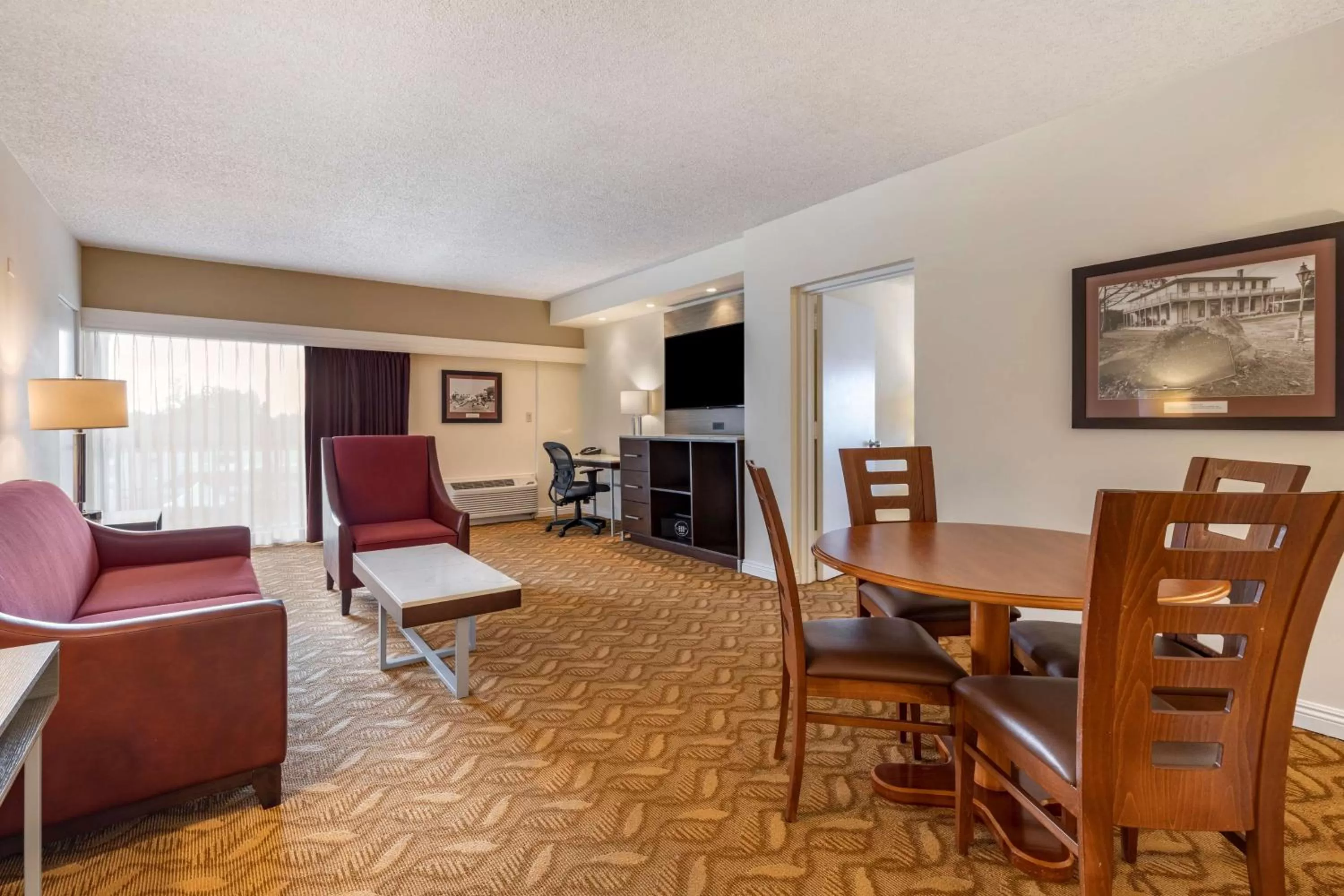 Living room in Best Western Plus Thousand Oaks Inn