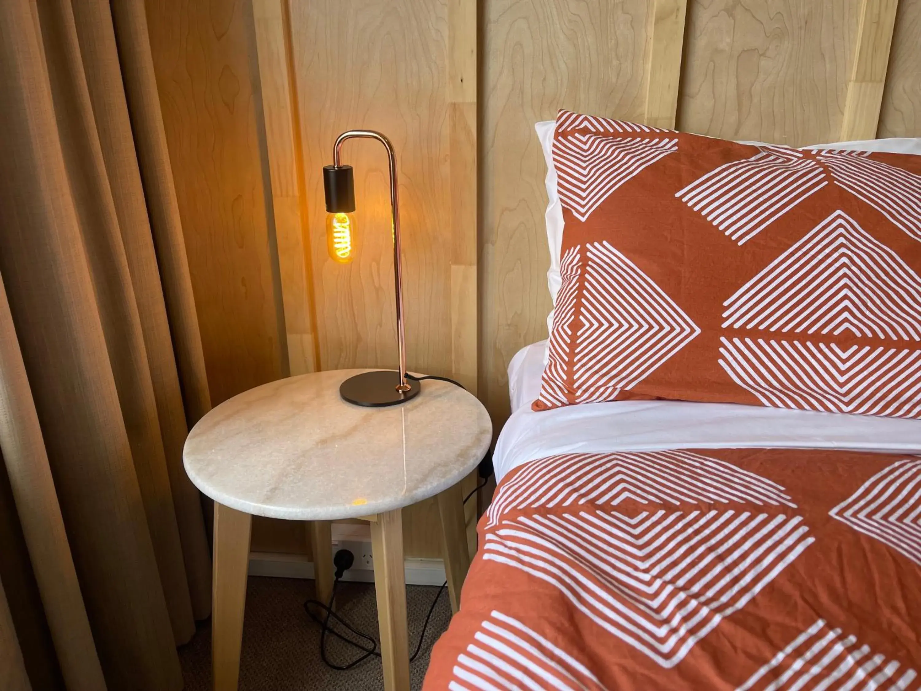 Double Room with Private Bathroom in Te Anau Lakefront Backpackers Double Room with Private Bathroom in Te Anau Lakefront Backpackers