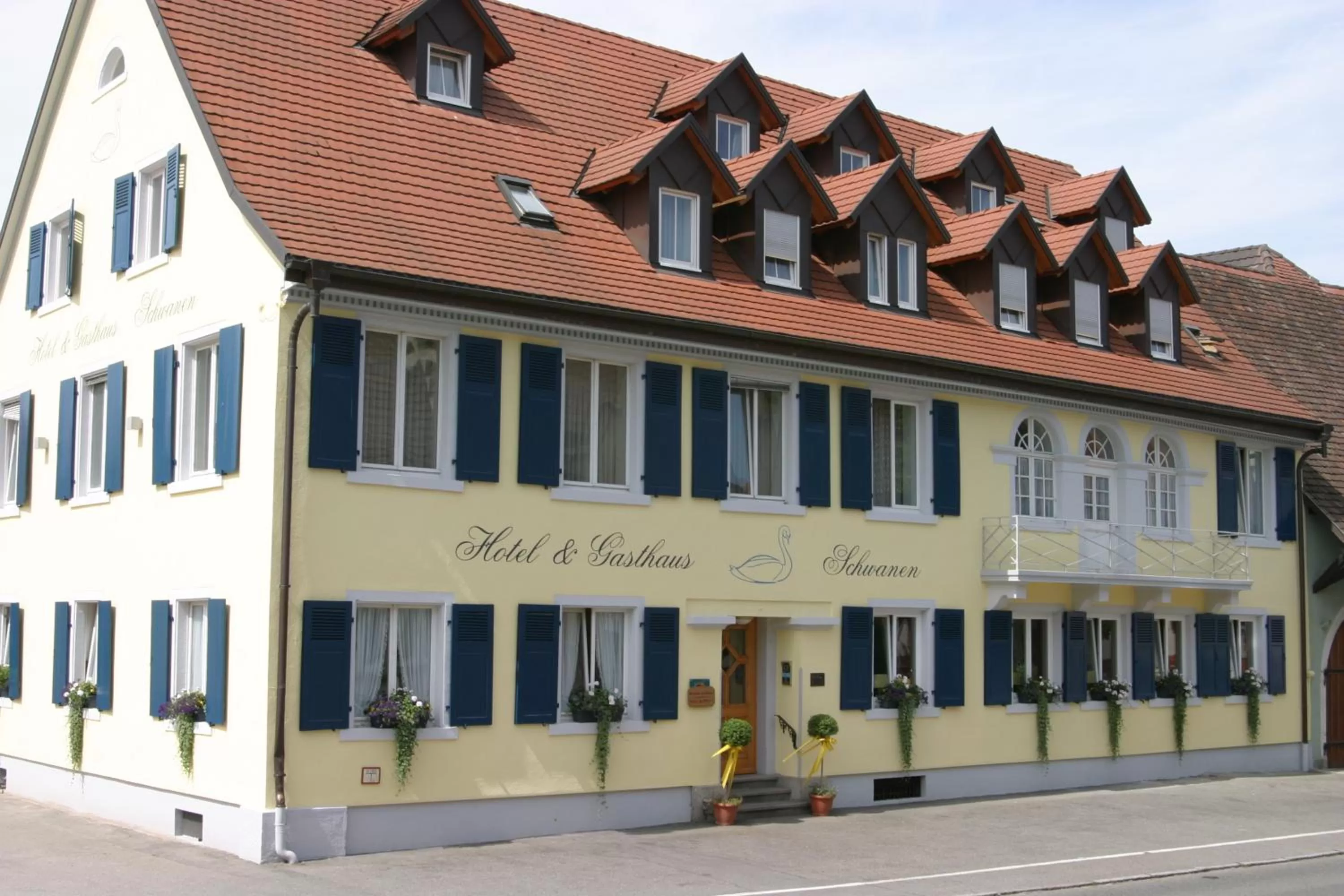 Facade/entrance, Property Building in Hotel-Restaurant Schwanen