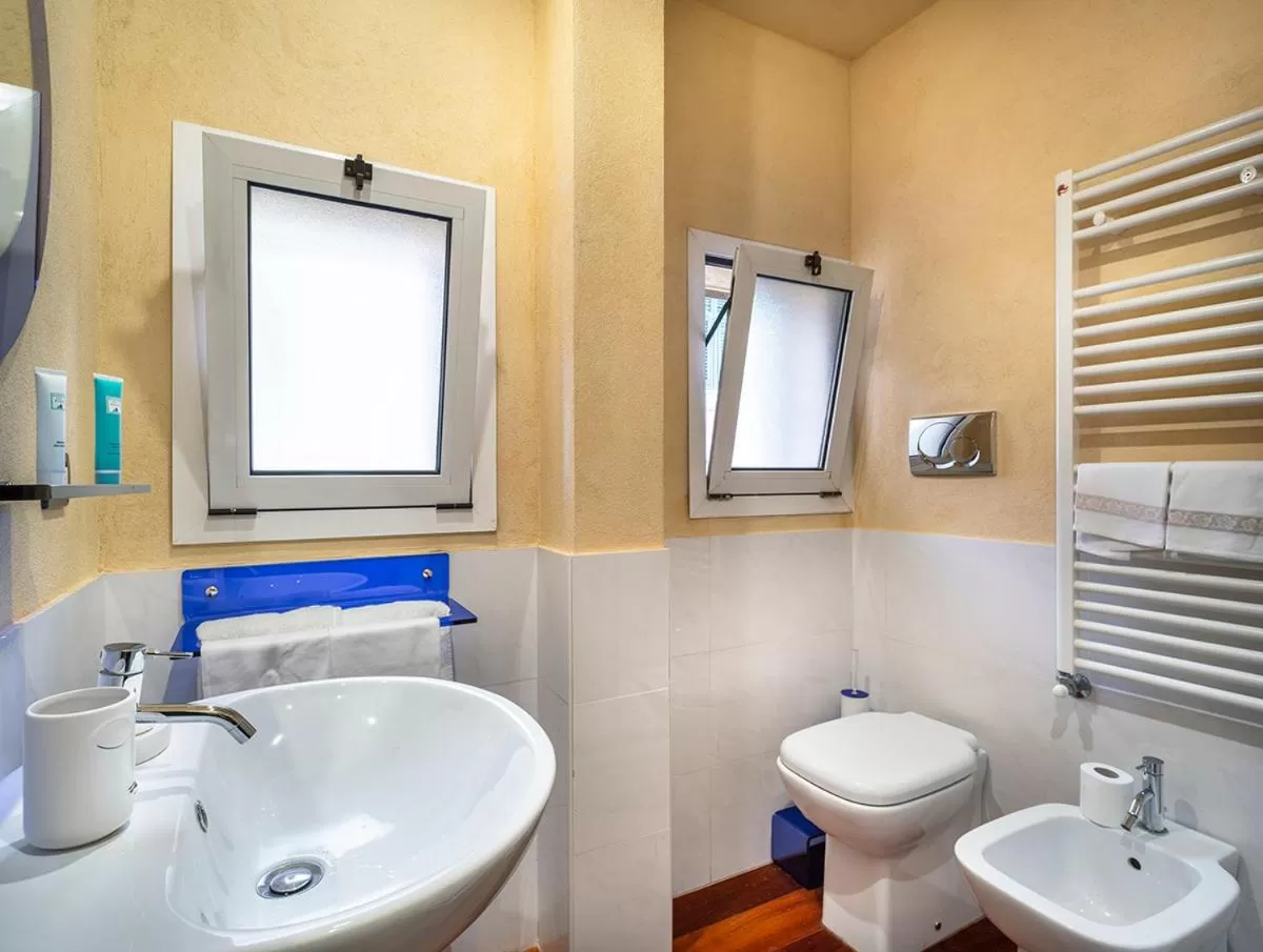 Shower in Rosabianca Boutique Hotel