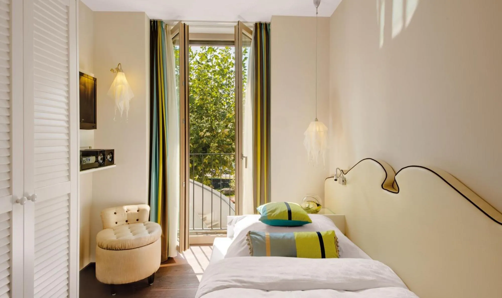 Photo of the whole room, Bed in Giardino Lago