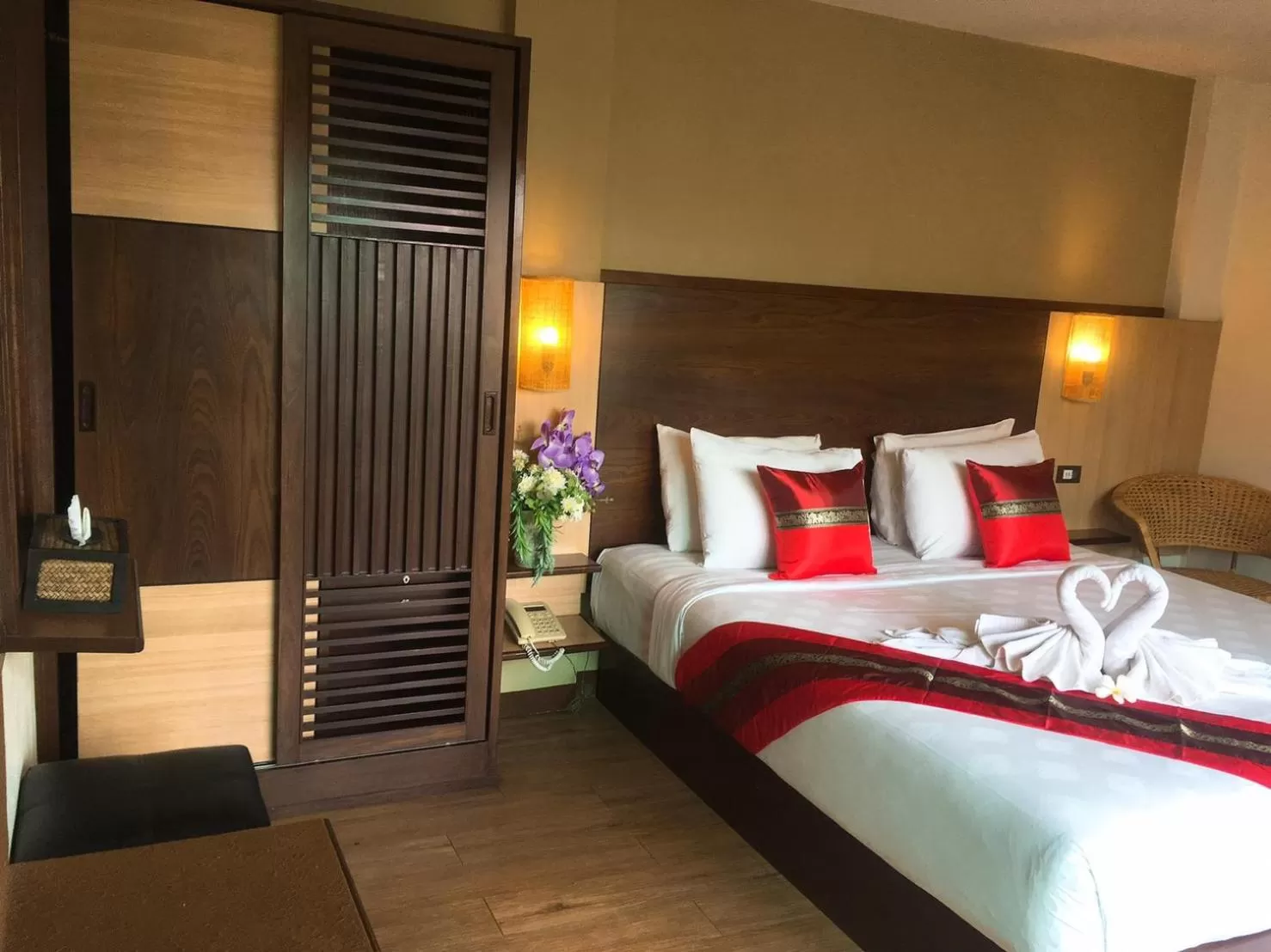 Bed in BB Mantra Boutique Hotel