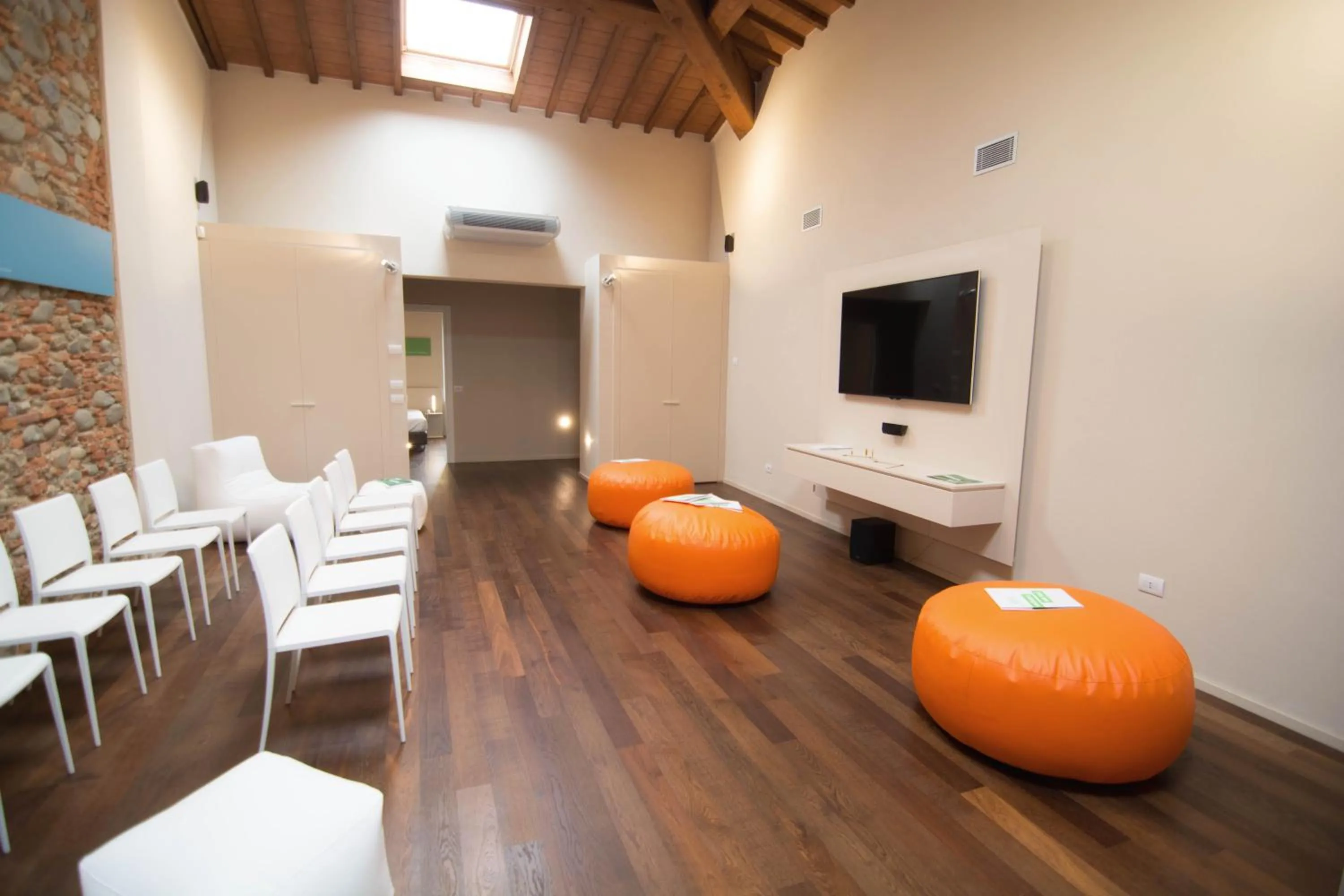 Communal lounge/ TV room in Pistoia Nursery Campus - agriturismo in città