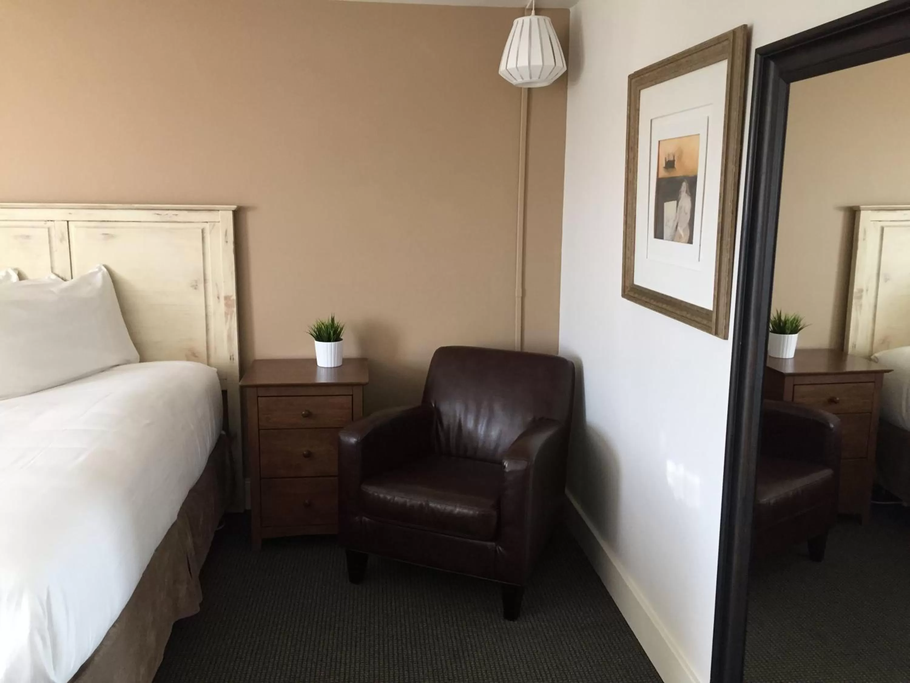 Seating area, Bed in Pilgrim House