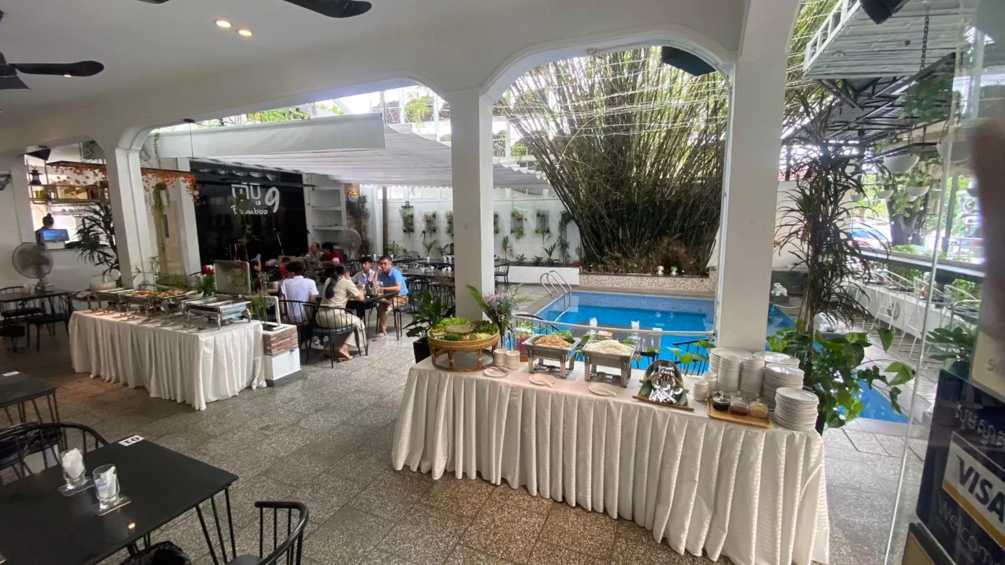 Restaurant/places to eat in Bamboo9 Boutique