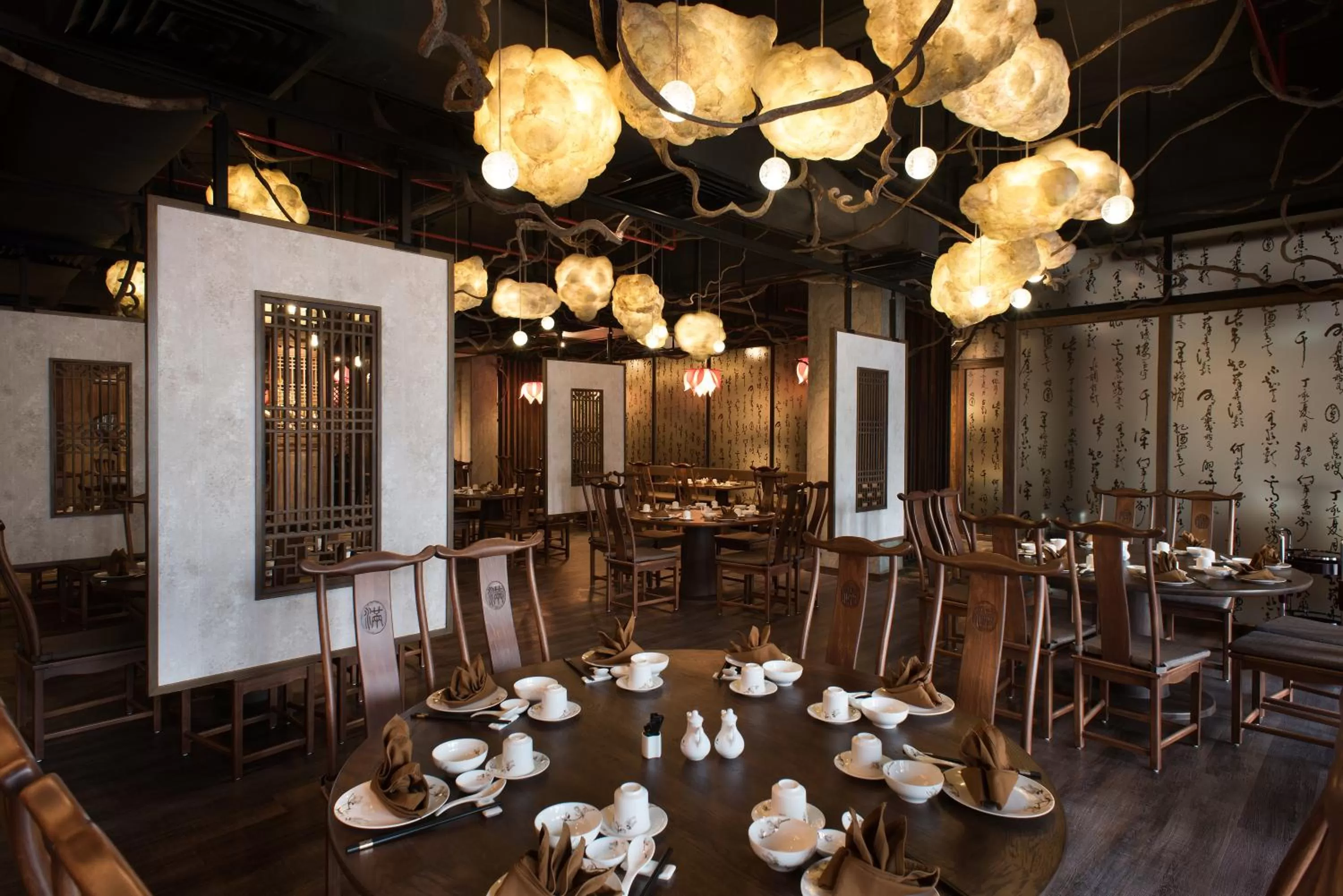 Restaurant/places to eat in Vangohh Eminent Hotel & Spa