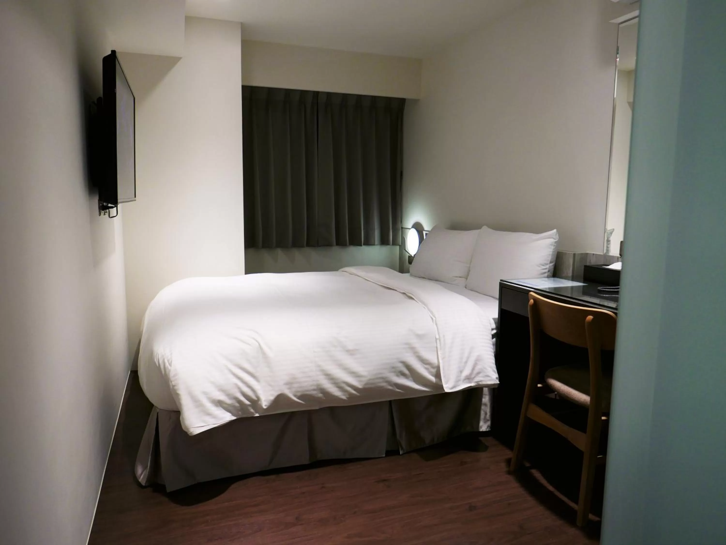 Photo of the whole room, Bed in 泊居旅店二館 Oursinn Hotel 2