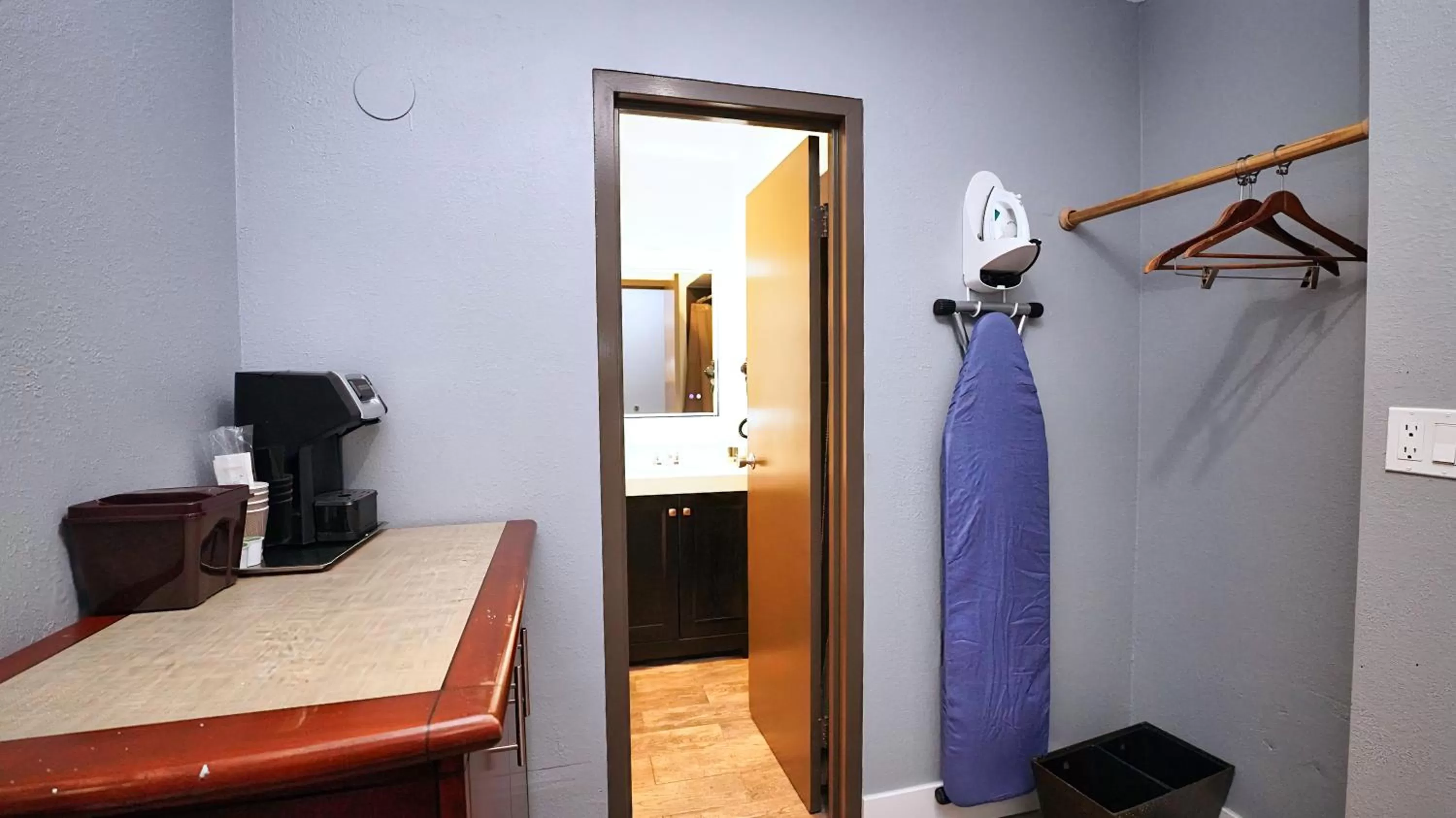 furniture in SeaSide Inn & Suites