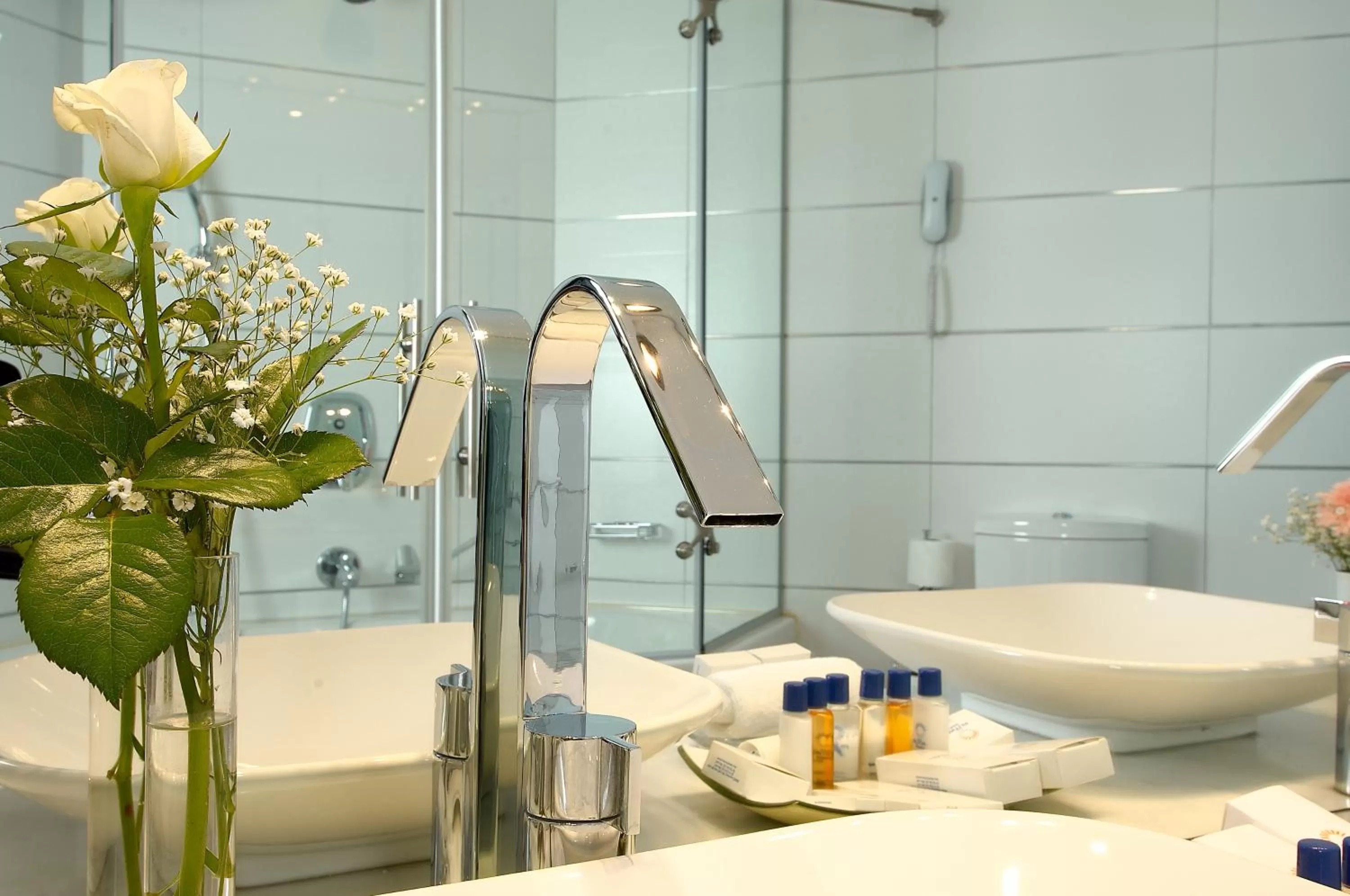 Shower in Ontur Izmir Otel