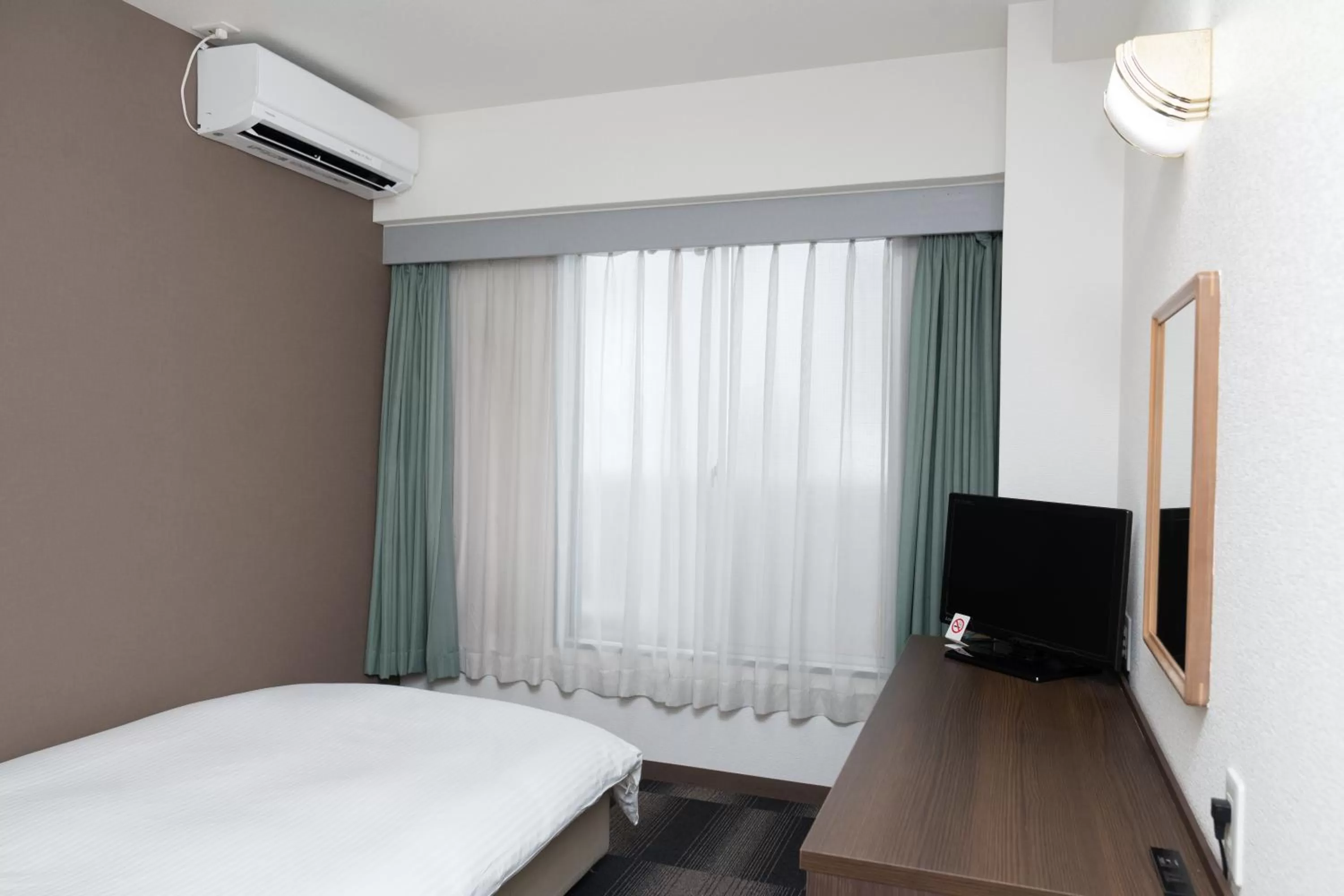 Photo of the whole room, Bed in Heiwadai Hotel Tenjin