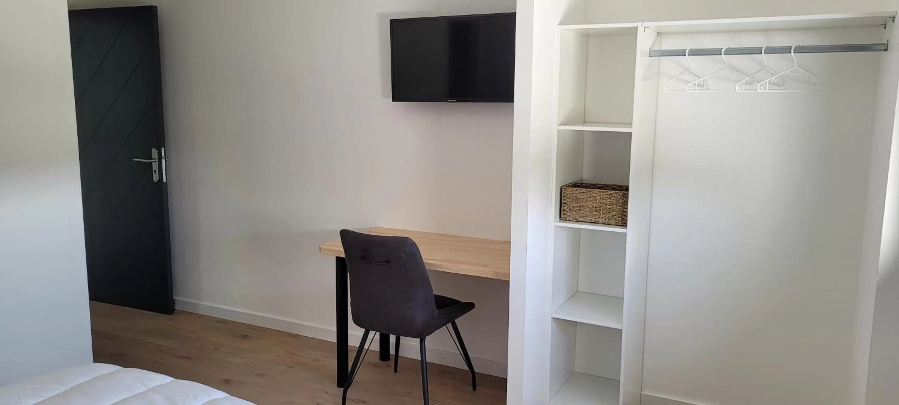 TV/Entertainment Center in Ferme Peyroutet