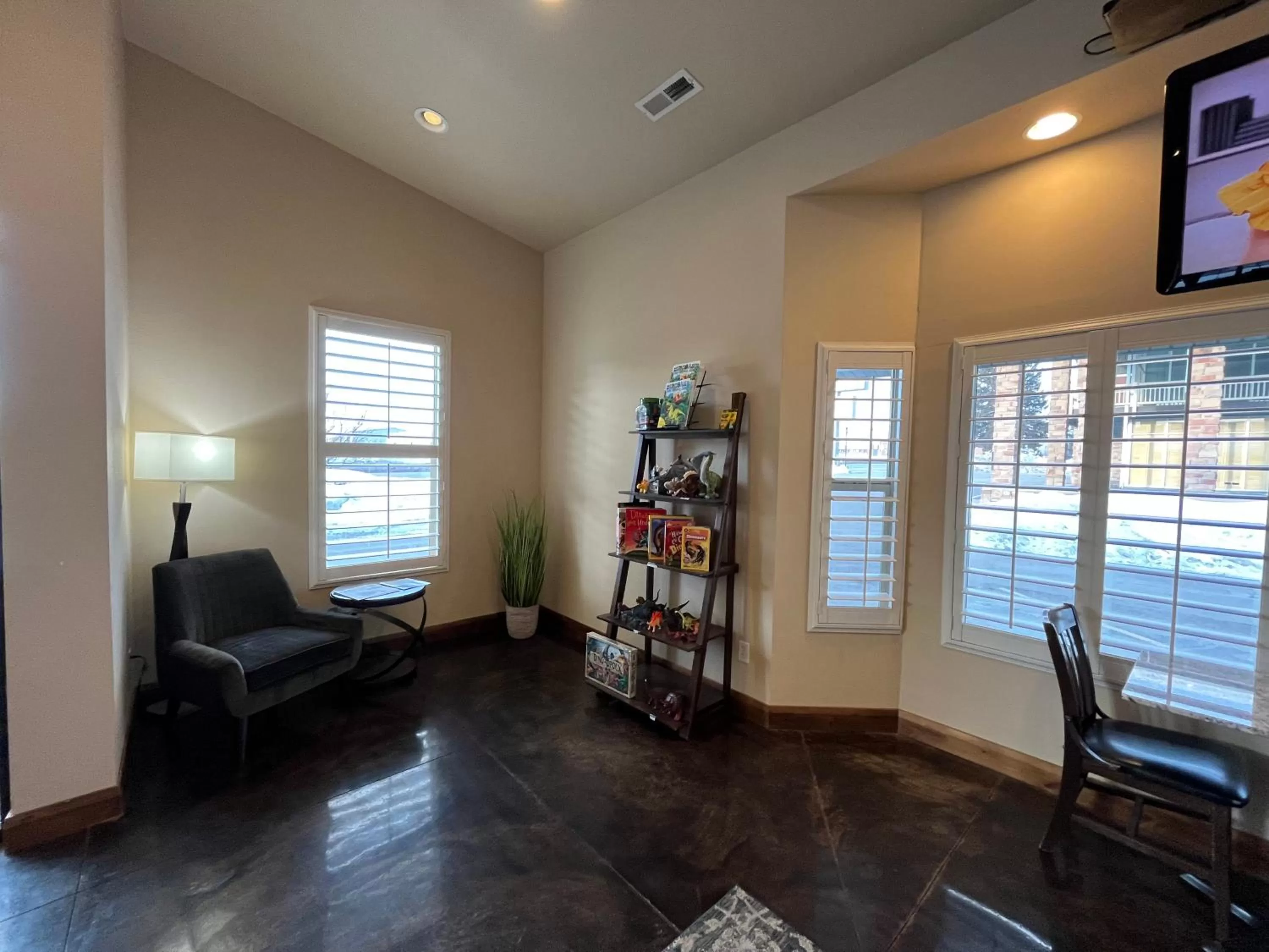 Lobby or reception in Dinosaur Inn & Suites