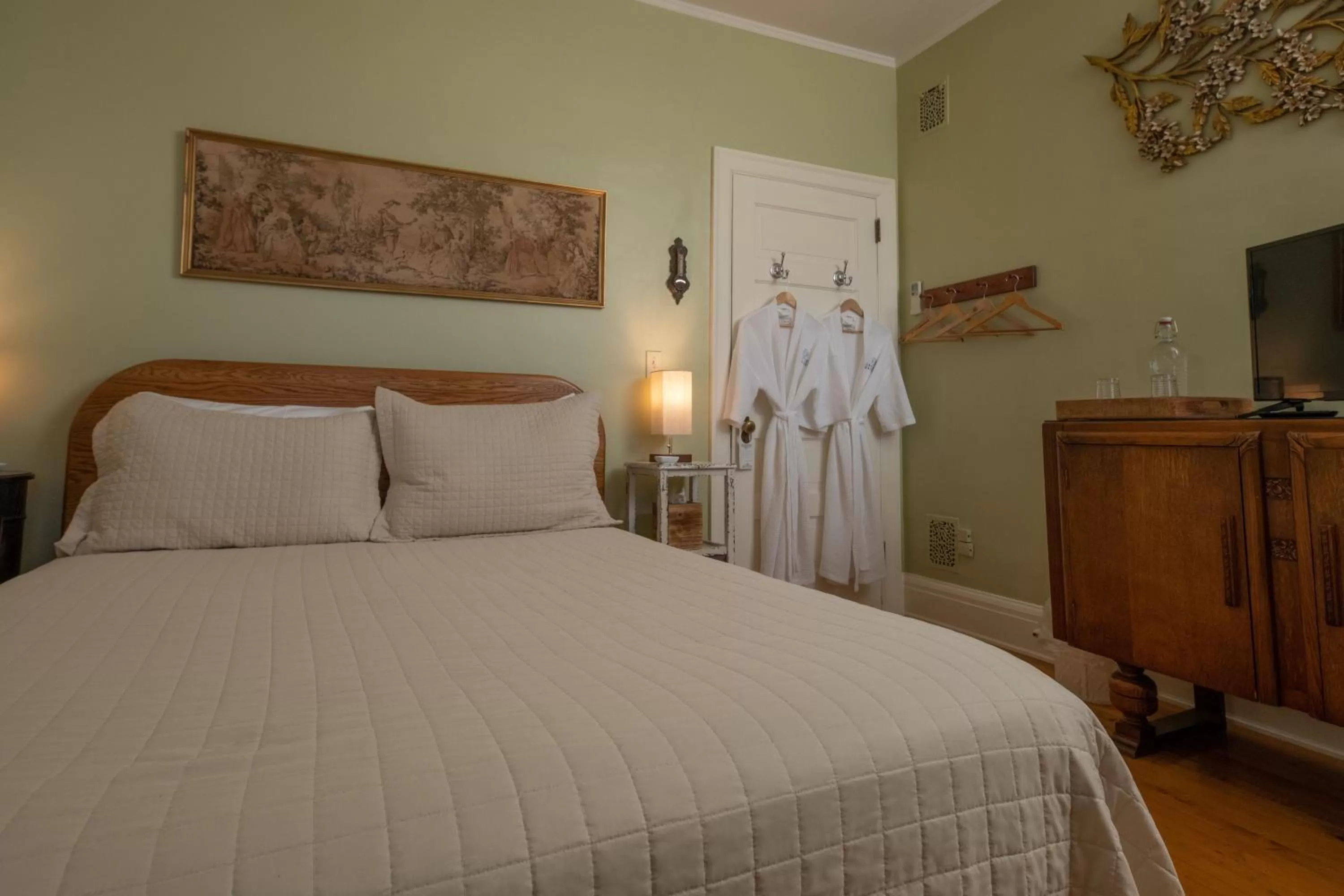 Bedroom, Bed in Cartier Mansion