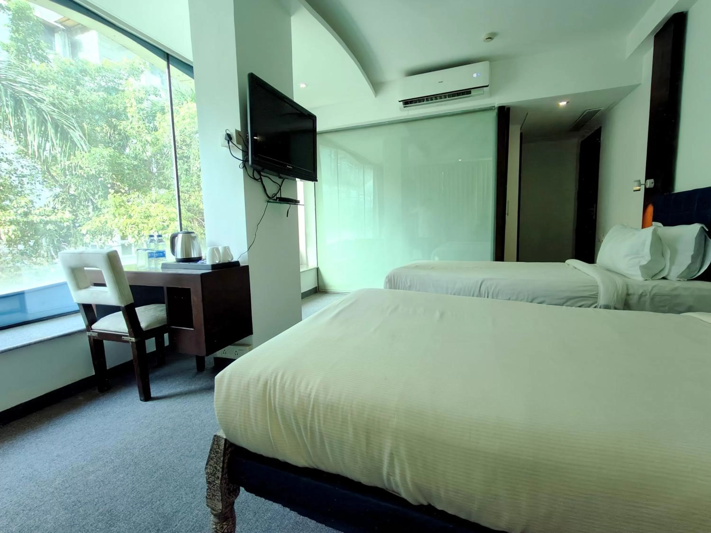 Photo of the whole room, Bed in The Sky Imperial Hotel Yahvi