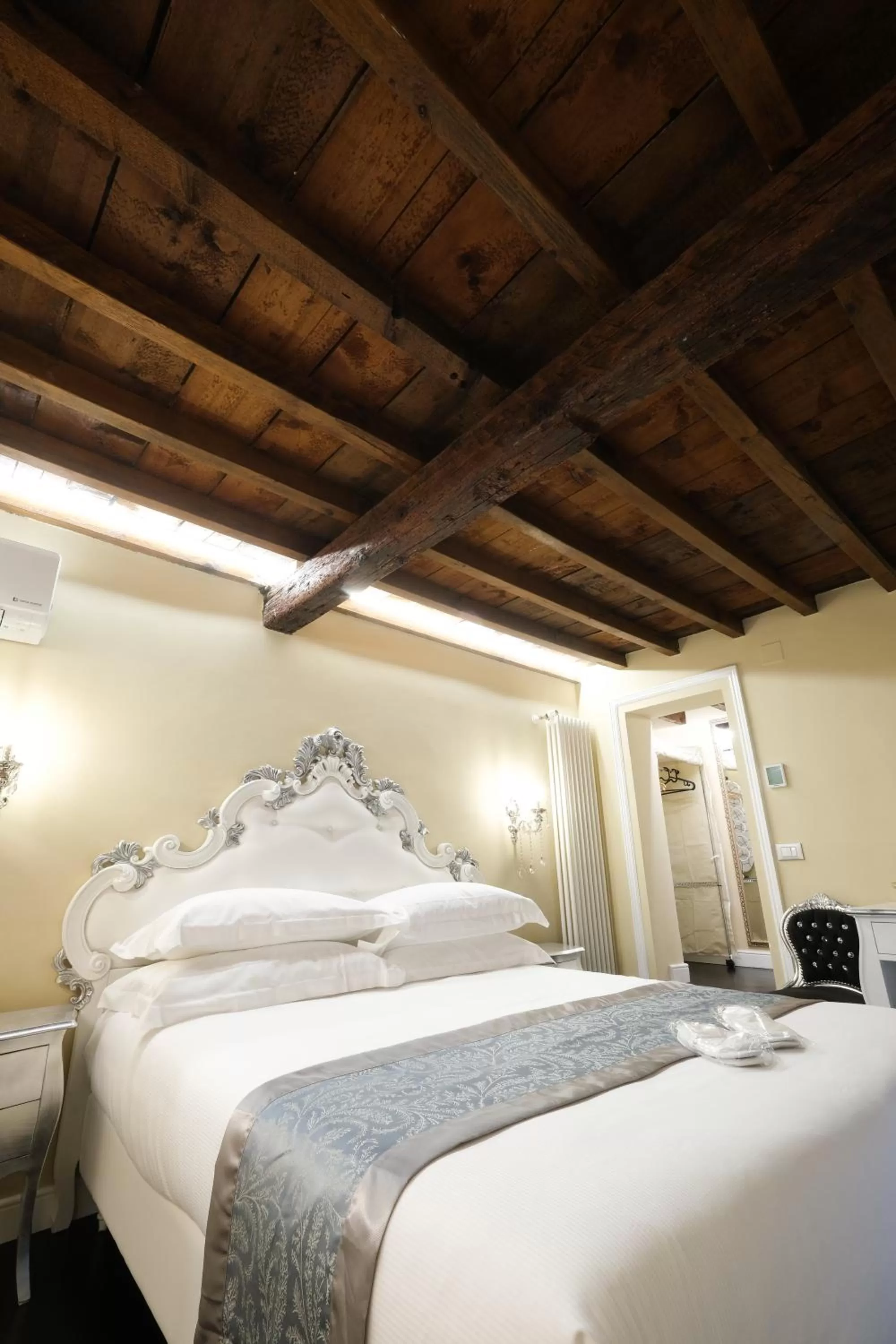 Photo of the whole room, Bed in B&B Kingsman