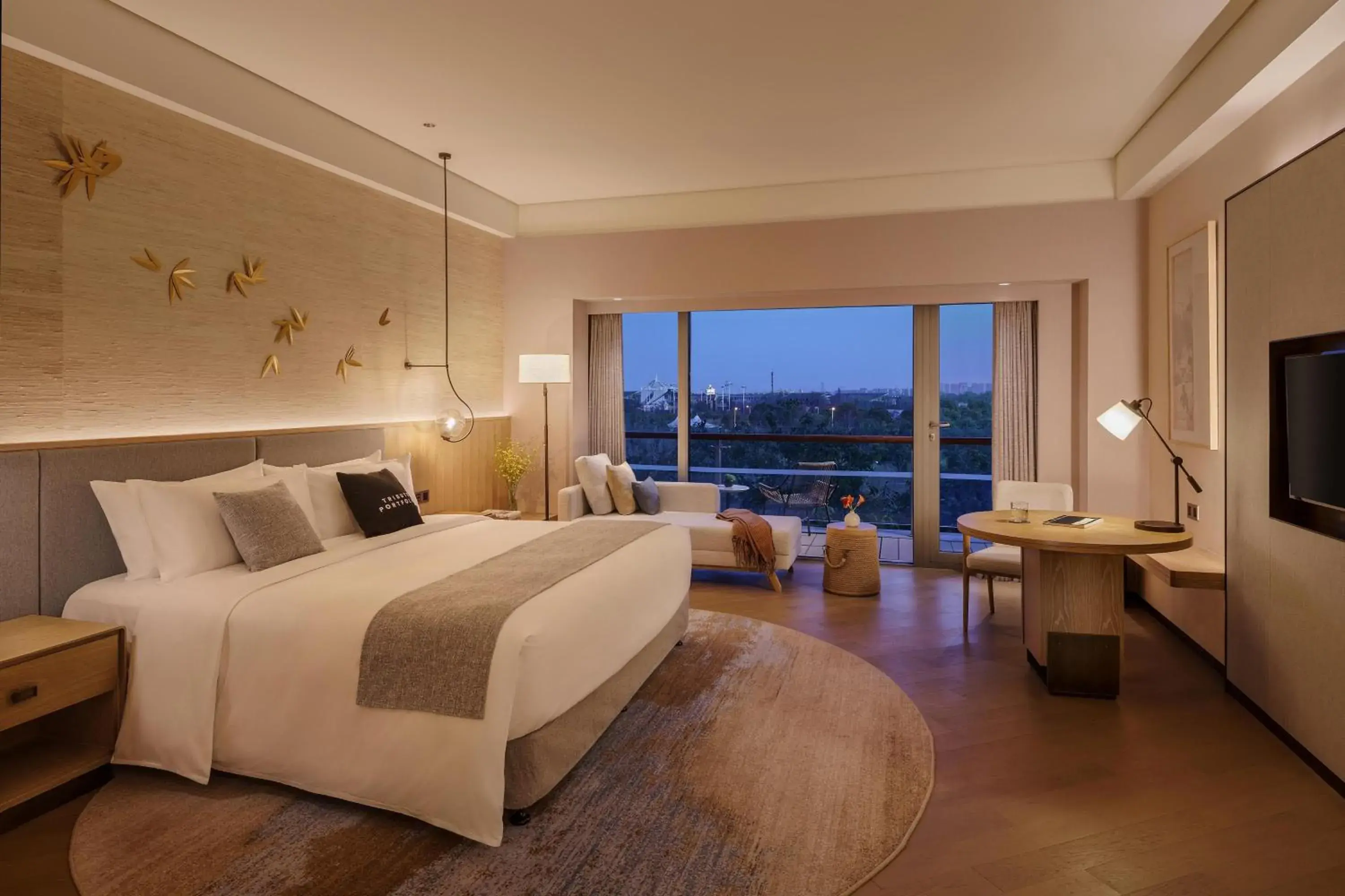 Garden view room in The Yuluxe Sheshan, Shanghai, A Tribute Portfolio Hotel Garden view room in The Yuluxe Sheshan, Shanghai, A Tribute Portfolio Hotel