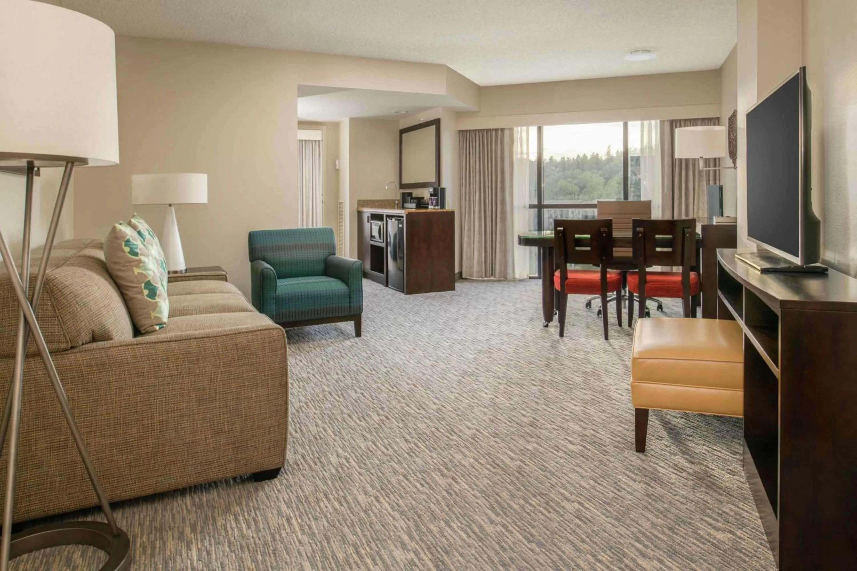 Bedroom in Embassy Suites By Hilton Seattle - Tacoma International Airport