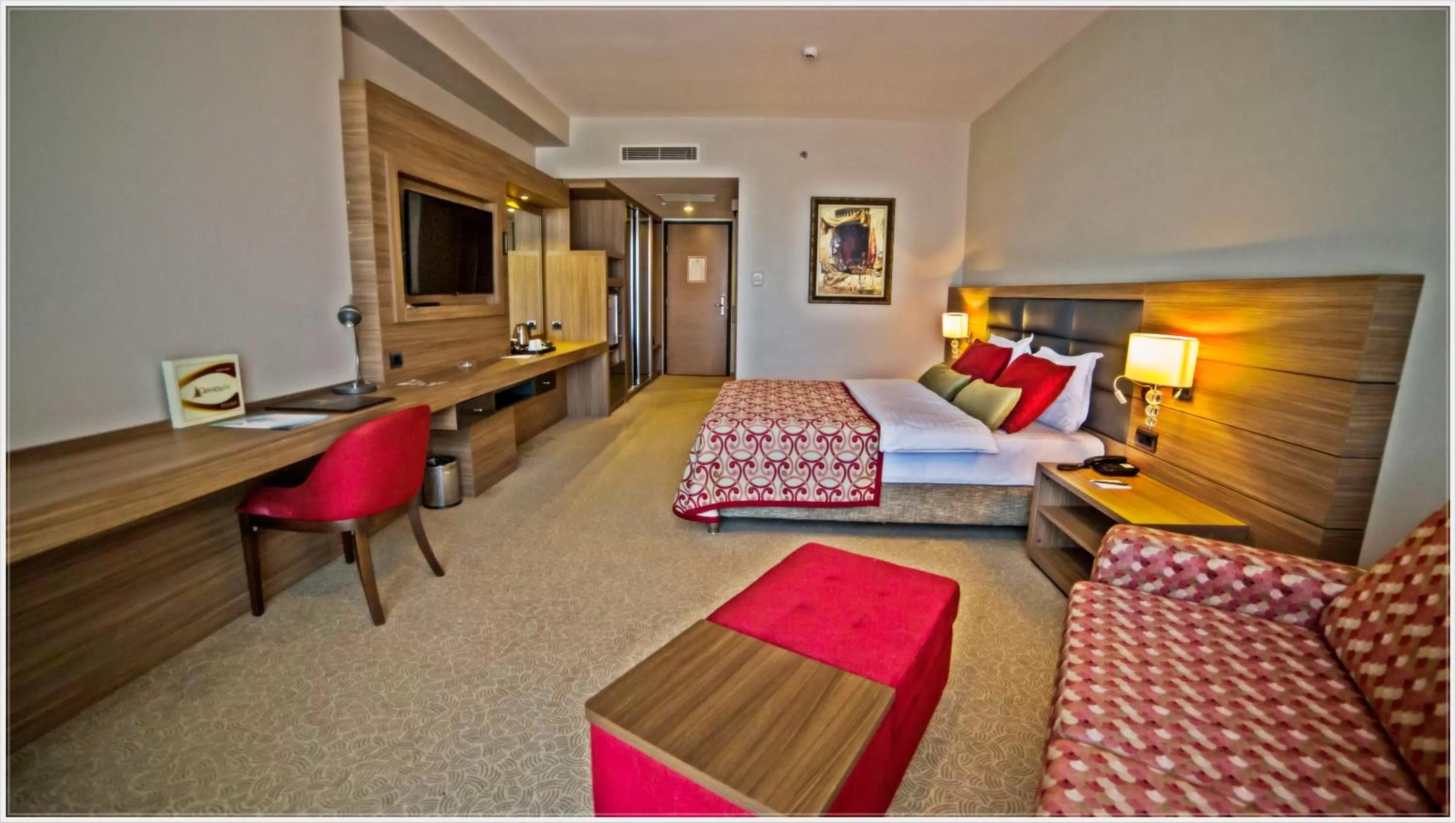 Communal lounge/ TV room, Bed in Grand Asya Hotel