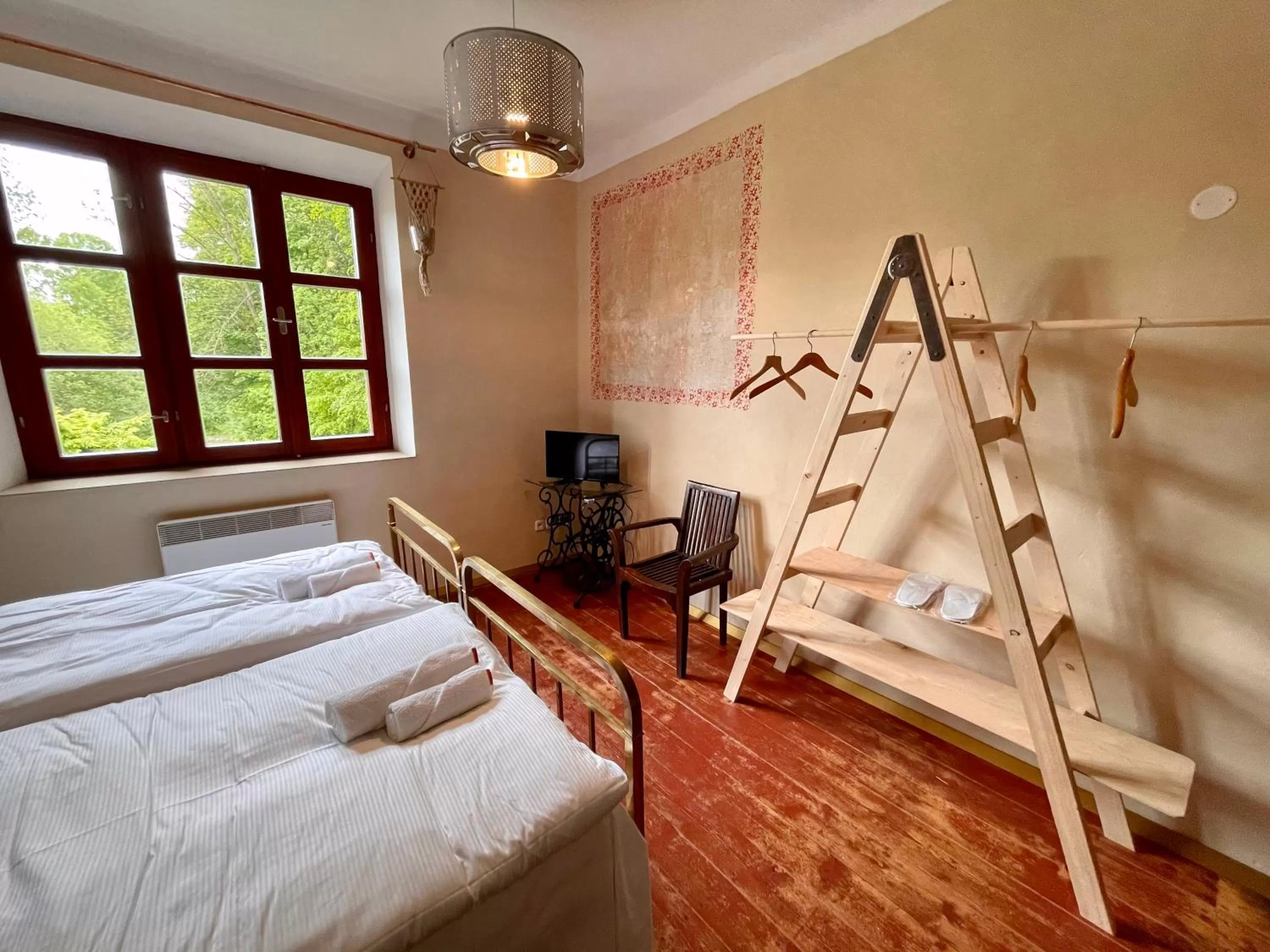 Bed in HARABURDI® Recyclart Hotel