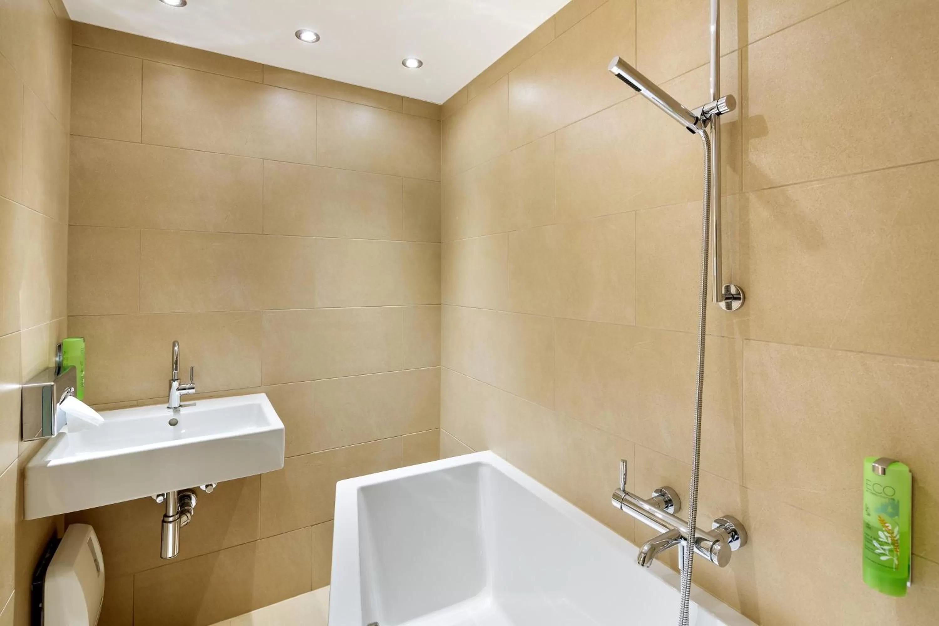 Bathroom in Austria Trend Hotel Ananas Wien