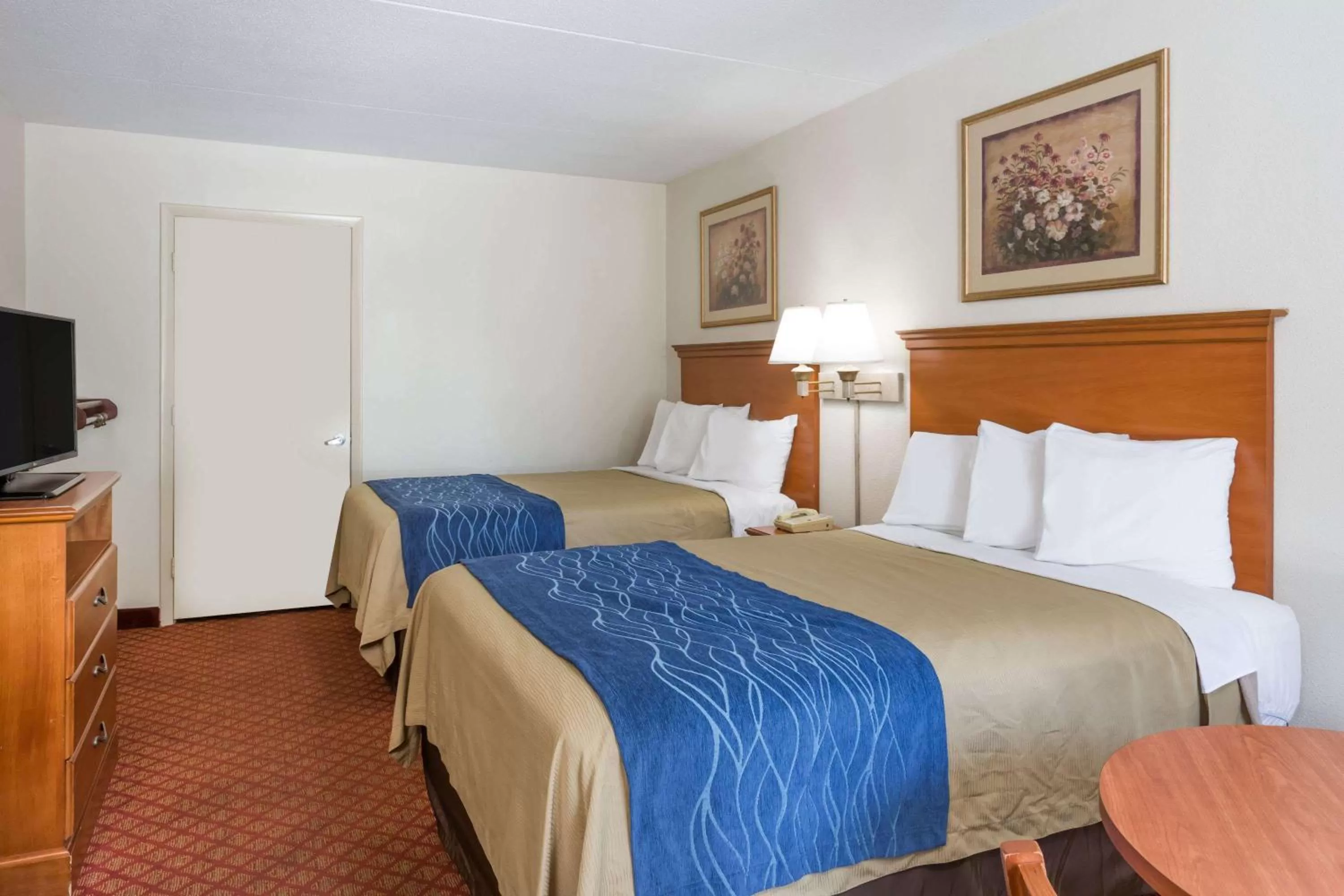 Photo of the whole room in Days Inn by Wyndham Winston Salem North
