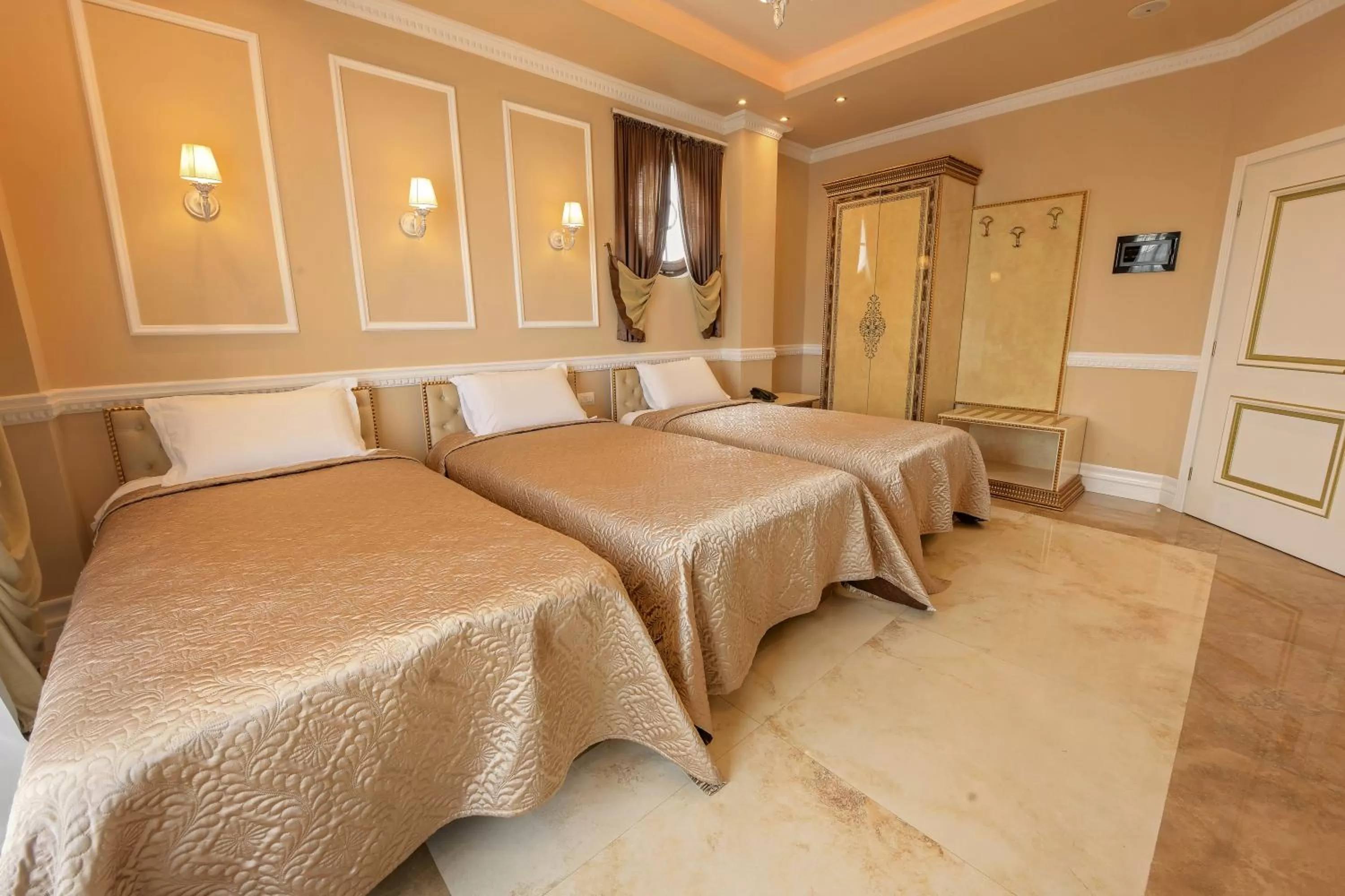 Bedroom in Luani ARTE