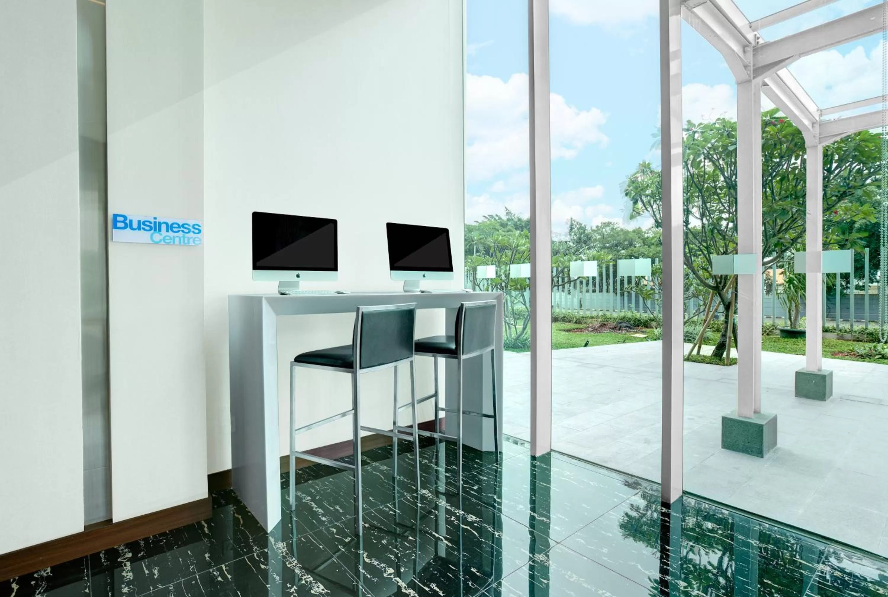 Area and facilities in Holiday Inn Express Jakarta International Expo by IHG