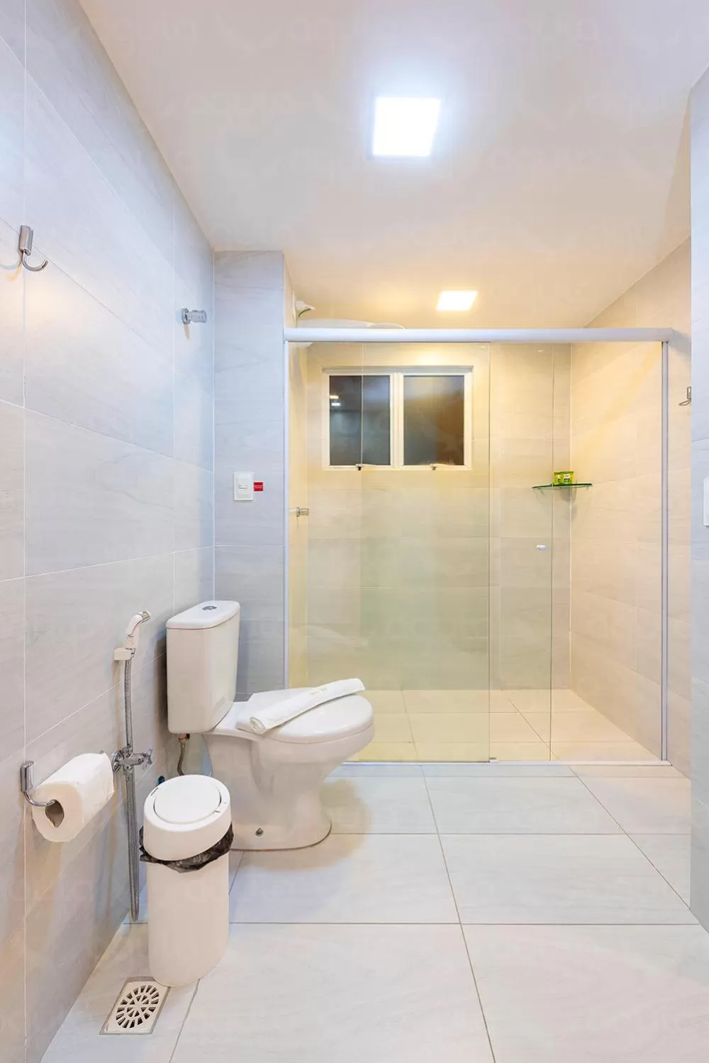 Bathroom in Águia Flats Pousada