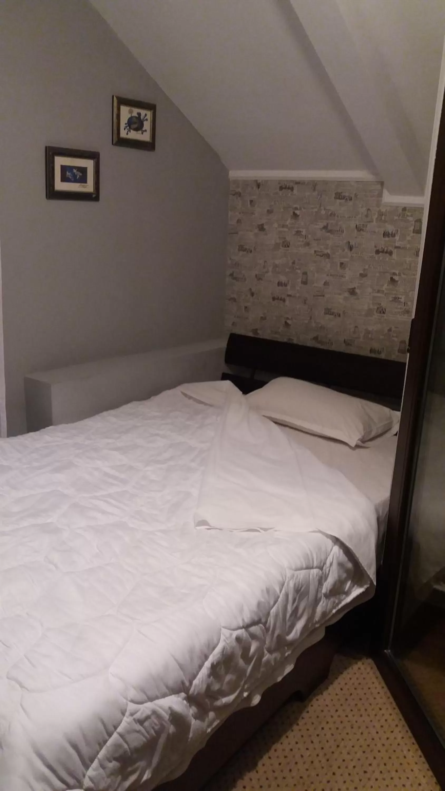 Bed in Pensiunea Taverna Bucium