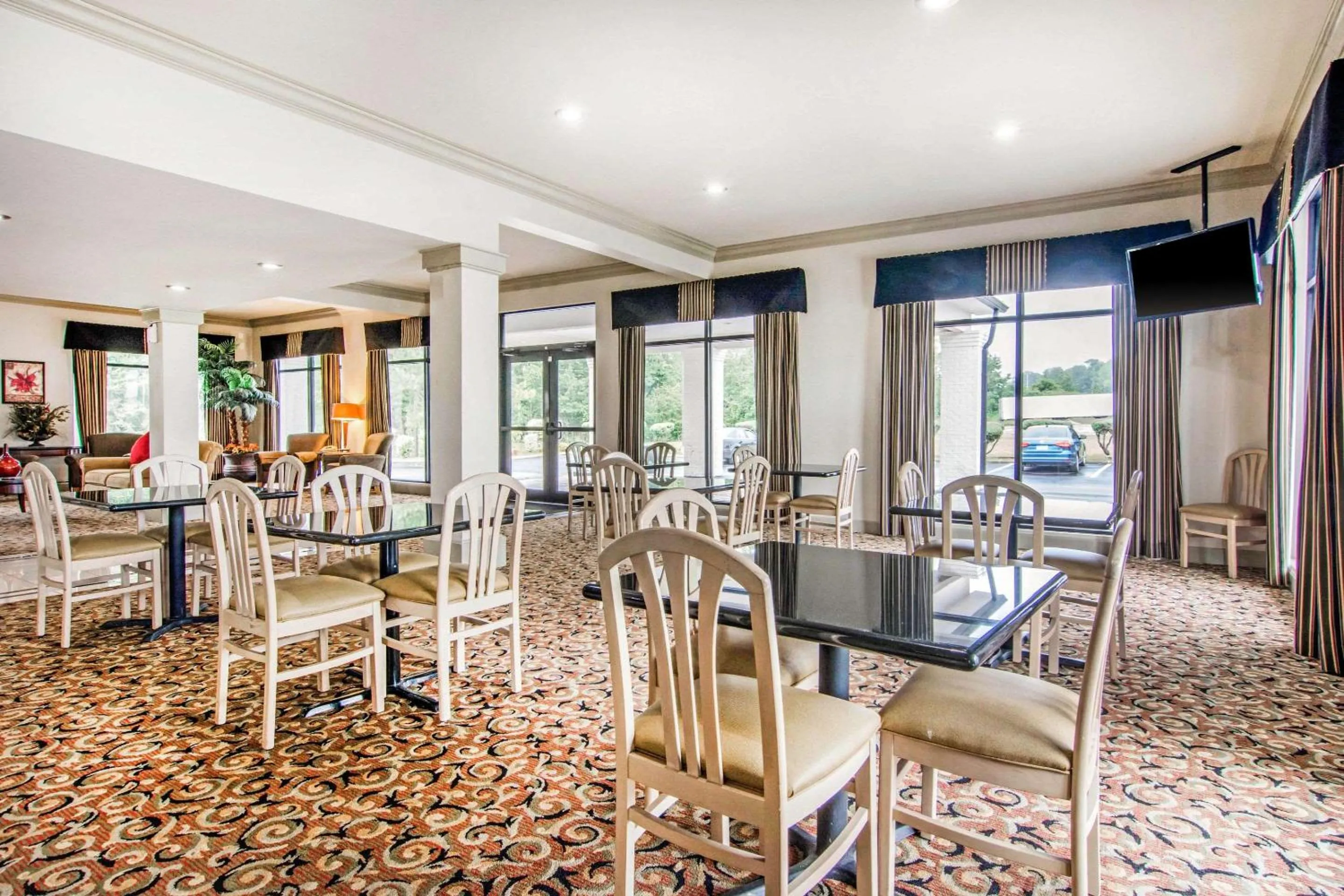Lobby or reception in Rodeway Inn La Grange East