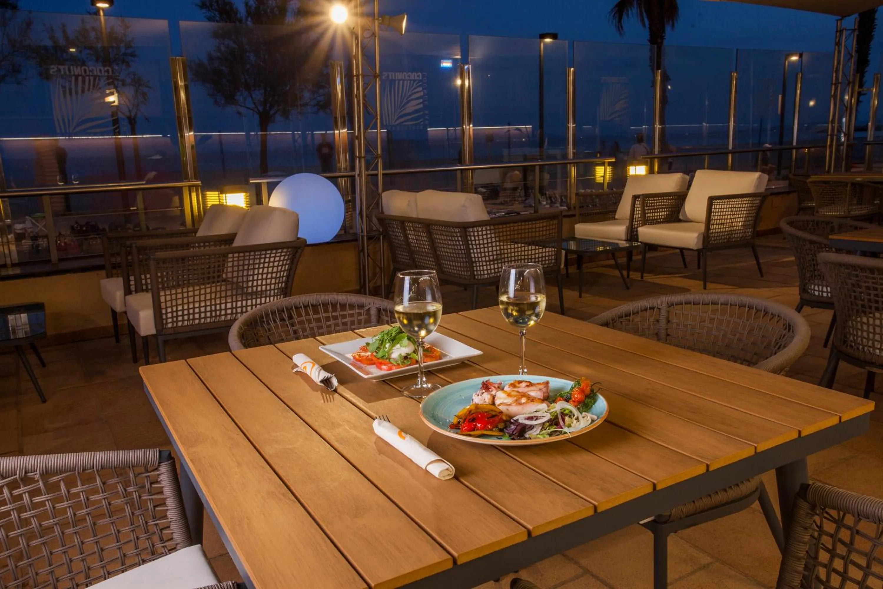 Restaurant/places to eat in Hotel Monterrey Roses by Pierre & Vacances