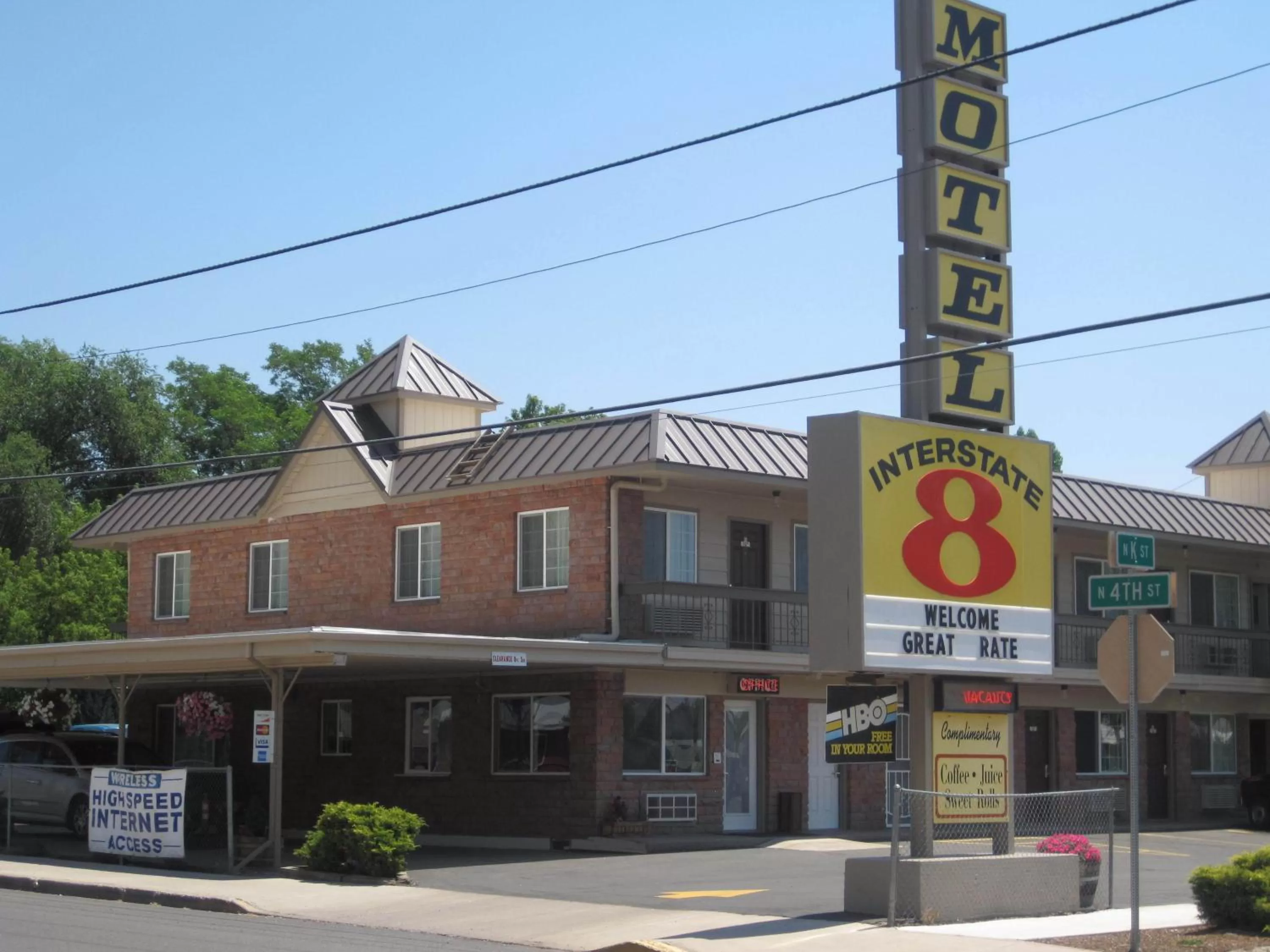 Facade/entrance in Interstate 8 Motel