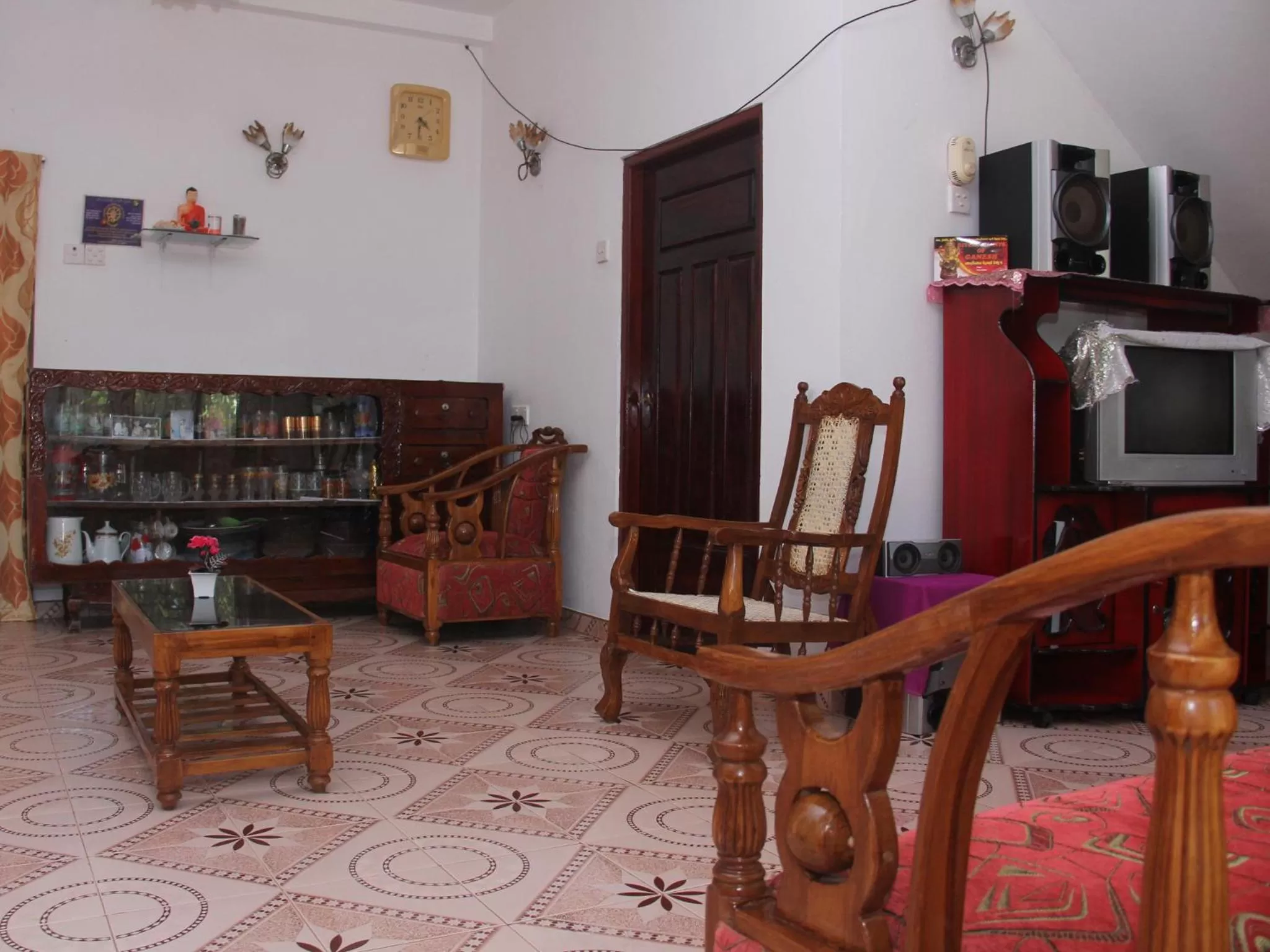 Communal lounge/ TV room in Dilan Guest