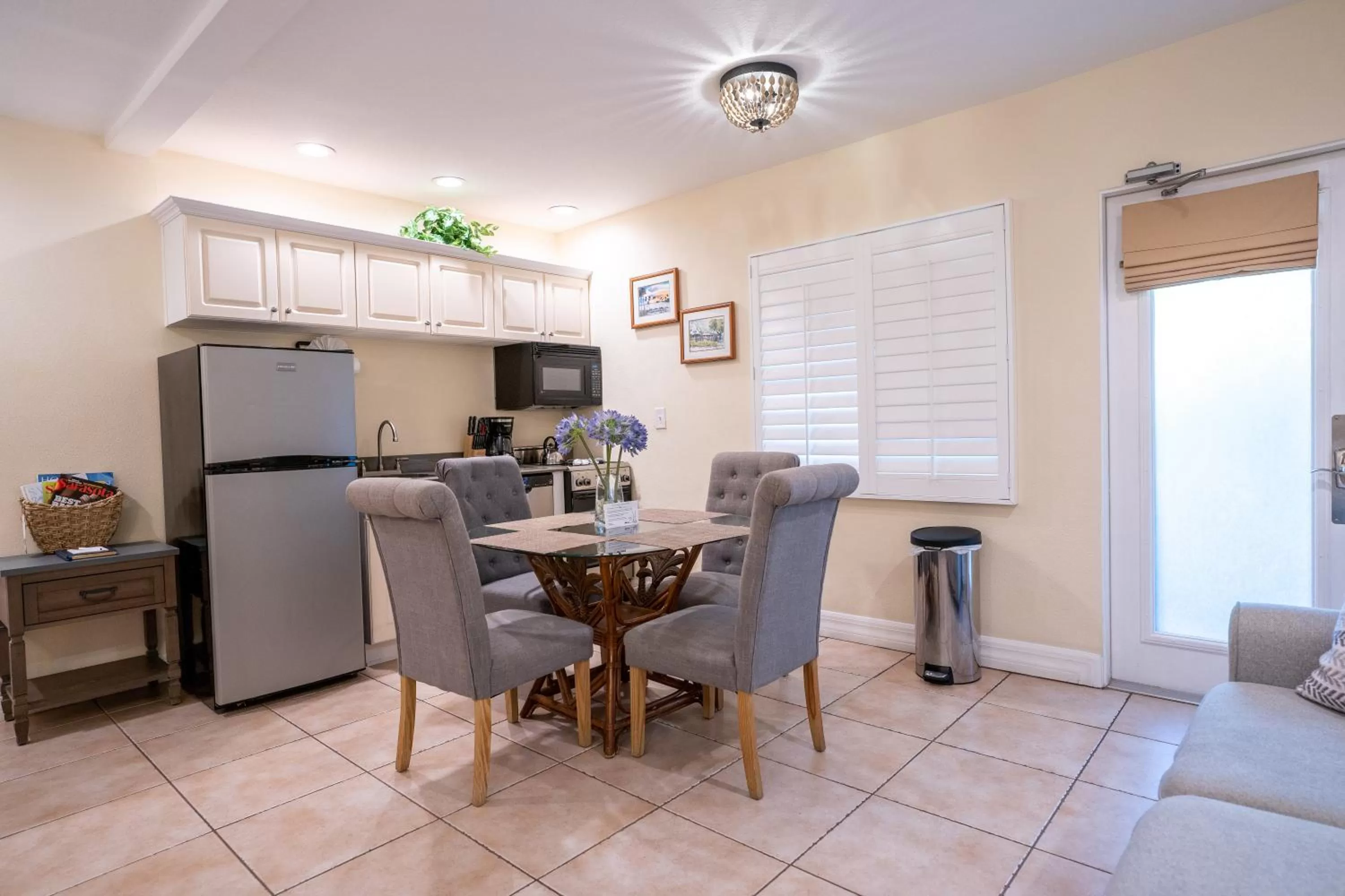 Kitchen or kitchenette in The Capri at Siesta