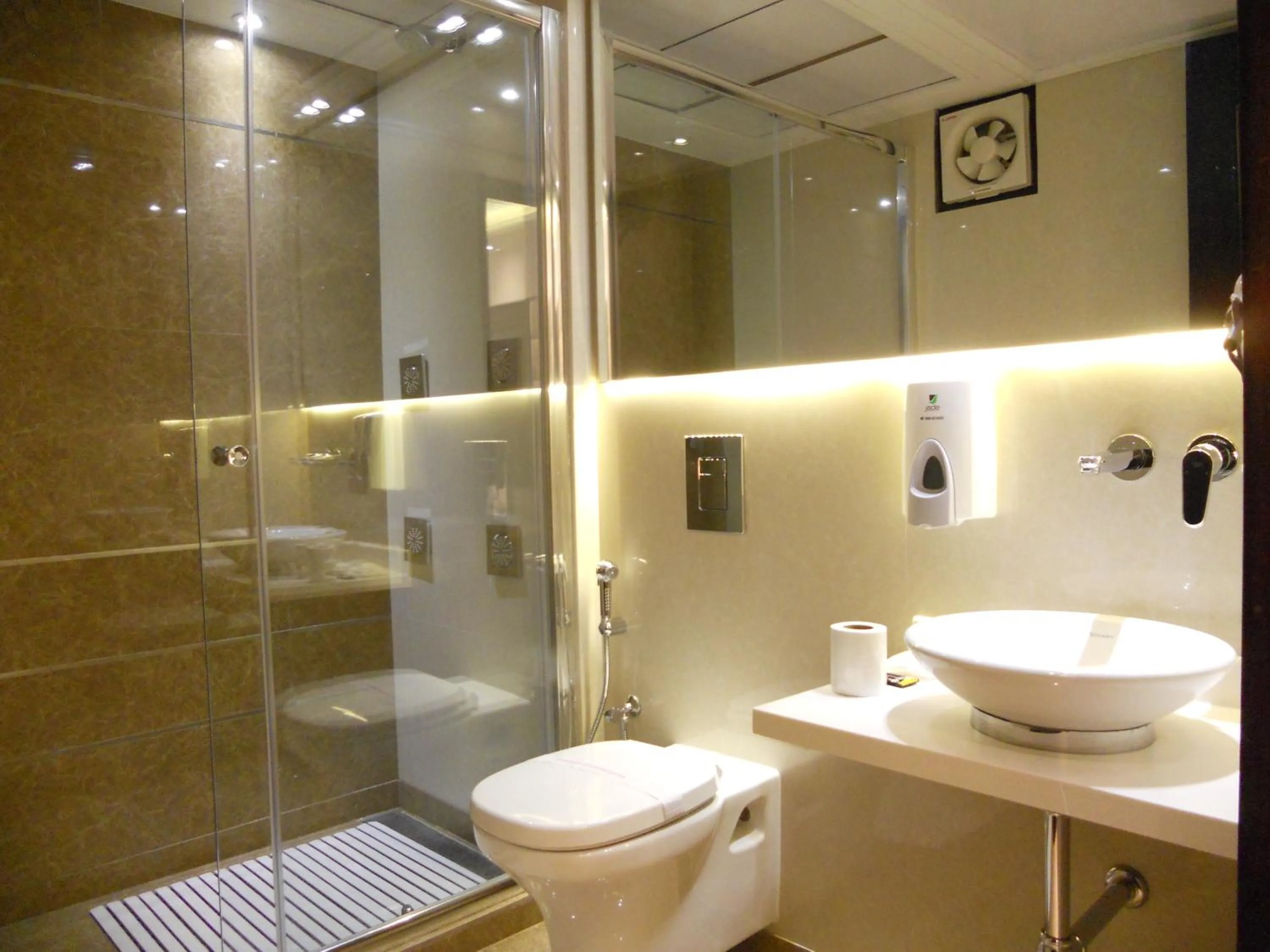 Bathroom in Hotel Grand Godwin - Near New Delhi Railway Station - Paharganj