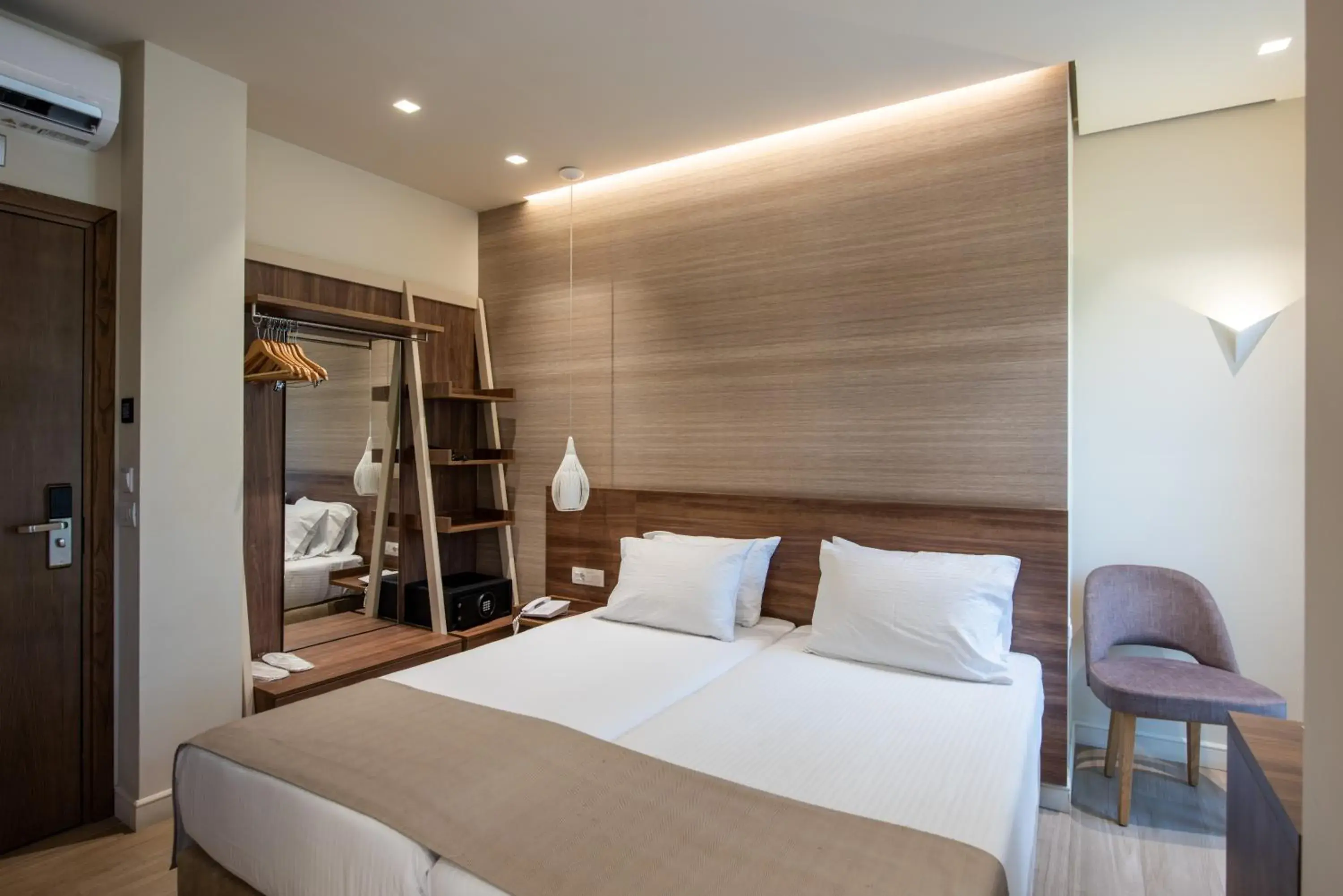 Superior Room with Balcony and City View in Metropole Urban Hotel Superior Room with Balcony and City View in Metropole Urban Hotel