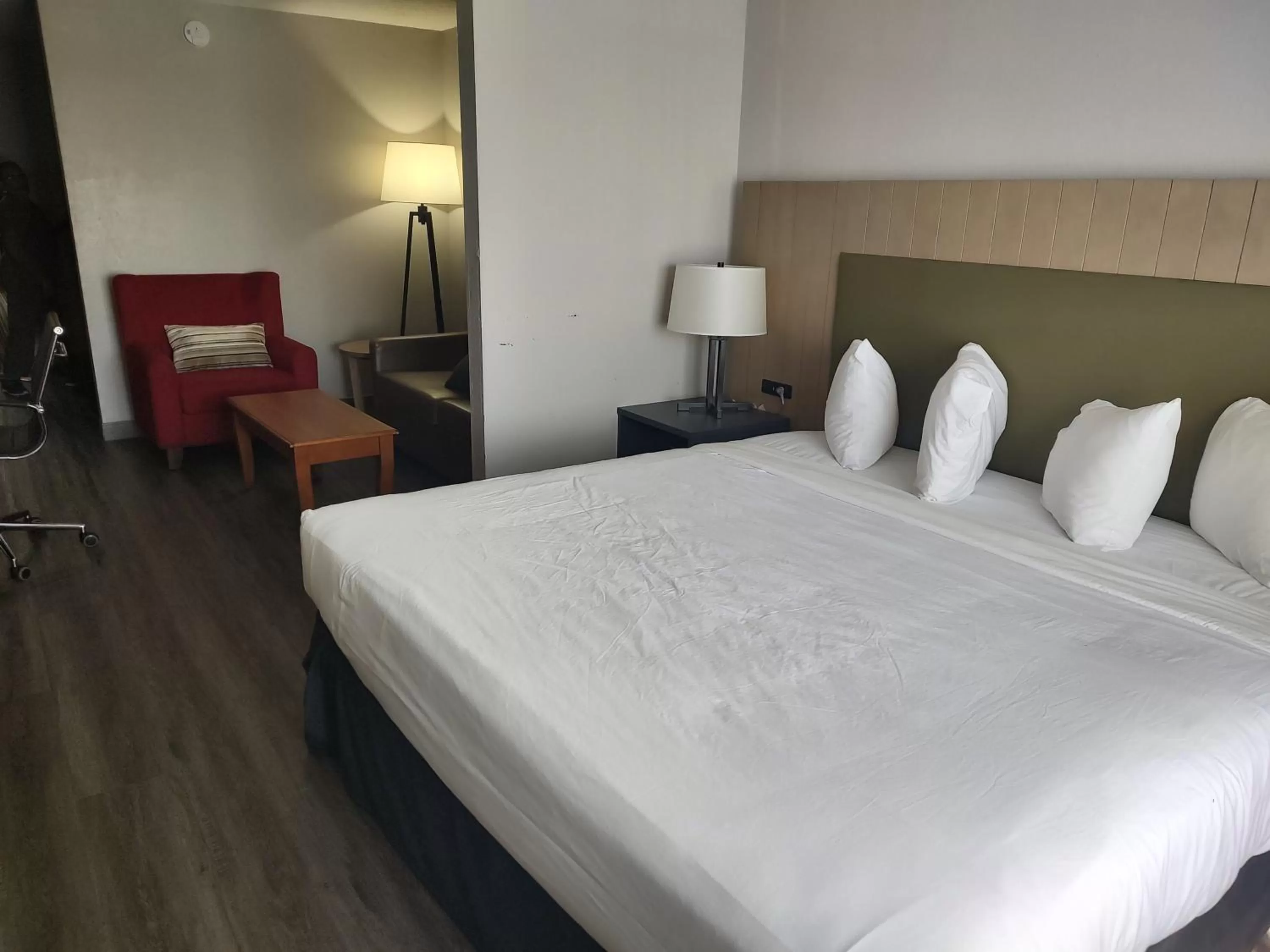 Photo of the whole room, Bed in Country Inn & Suites by Radisson, Hinesville, GA