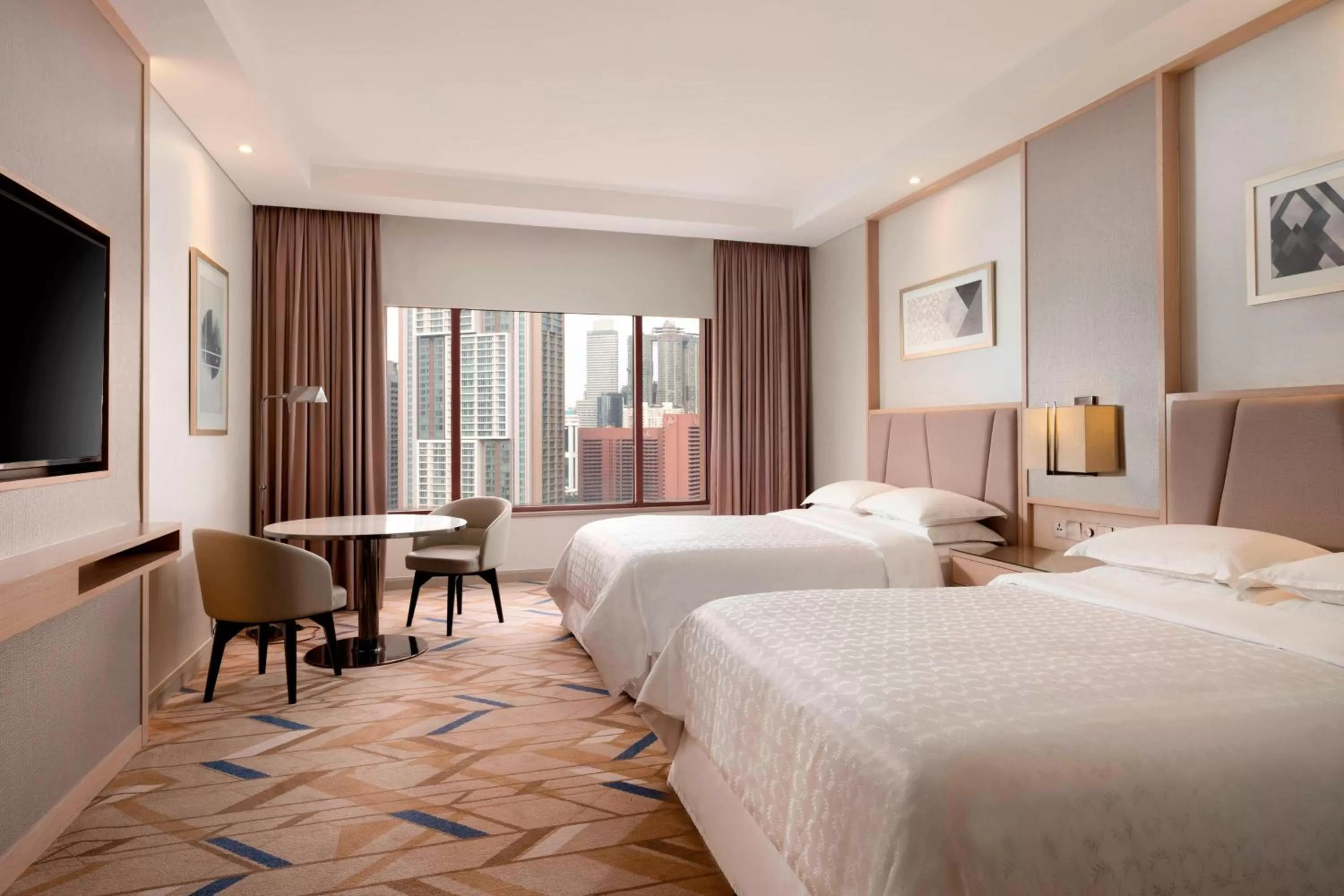 Photo of the whole room, Bed in Sheraton Imperial Kuala Lumpur Hotel