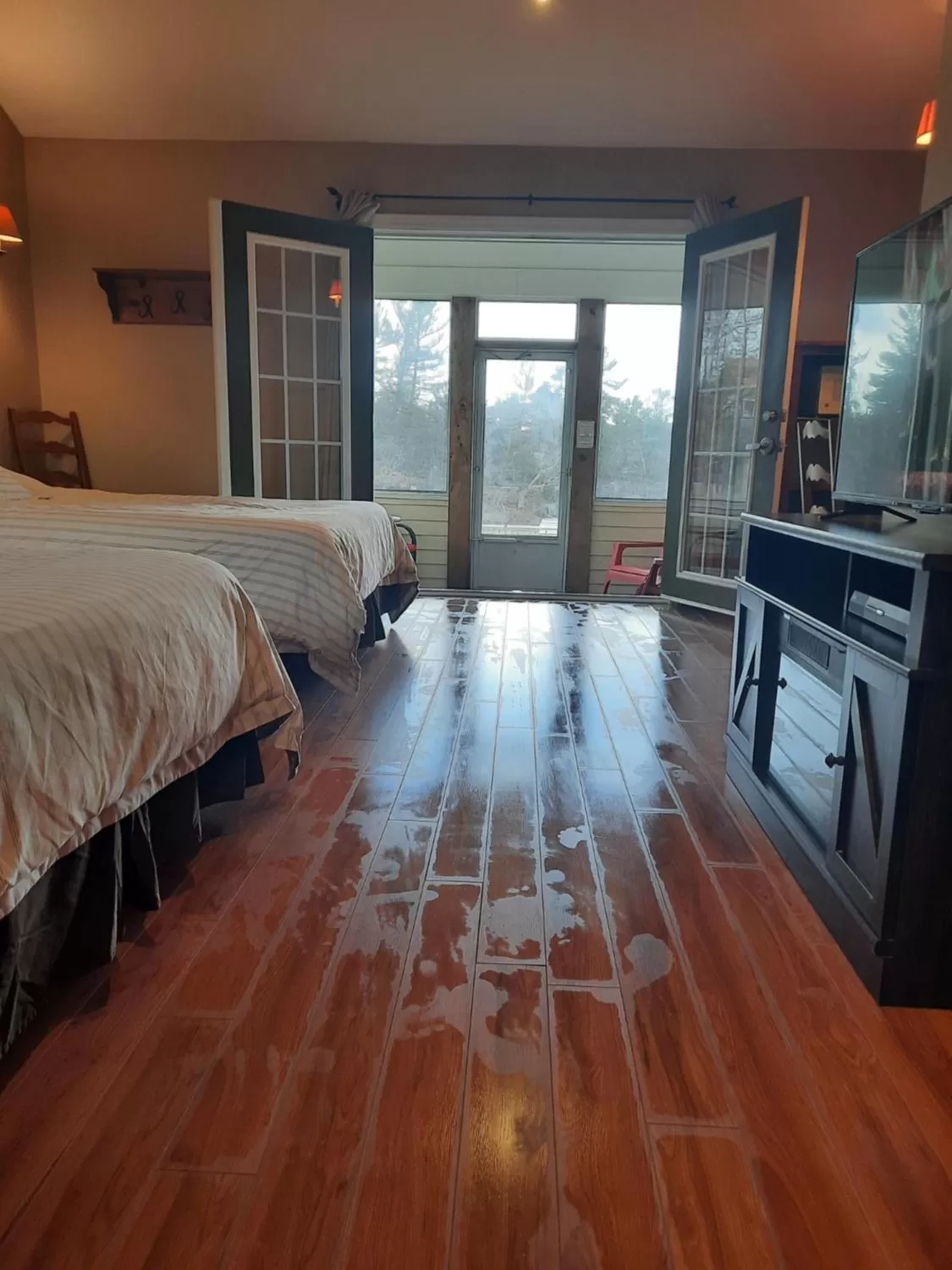 Bedroom in Burleigh Falls Inn