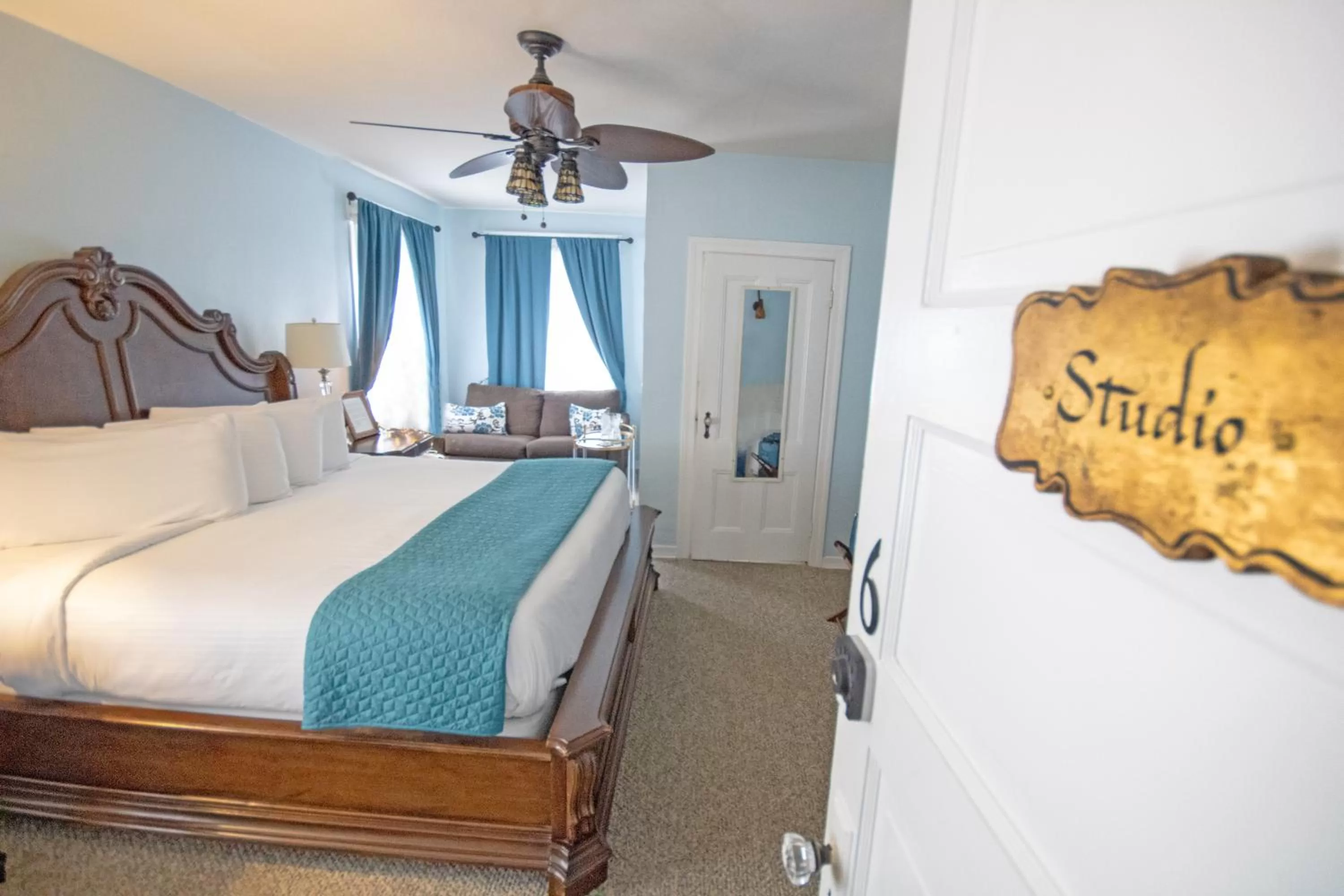 Superior King Room in Inn on Charlotte