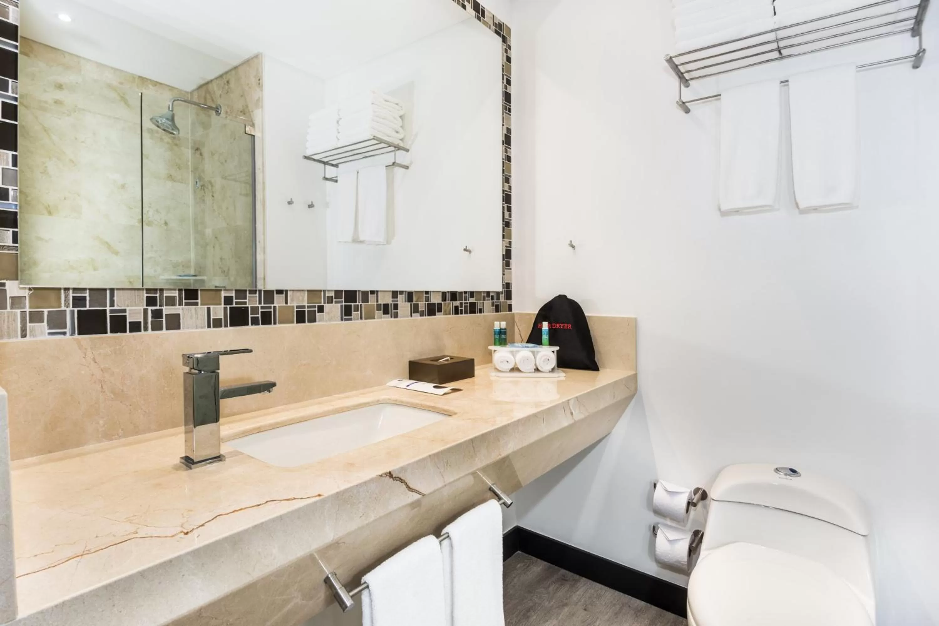 Bathroom in Holiday Inn Express - Barranquilla Buenavista by IHG