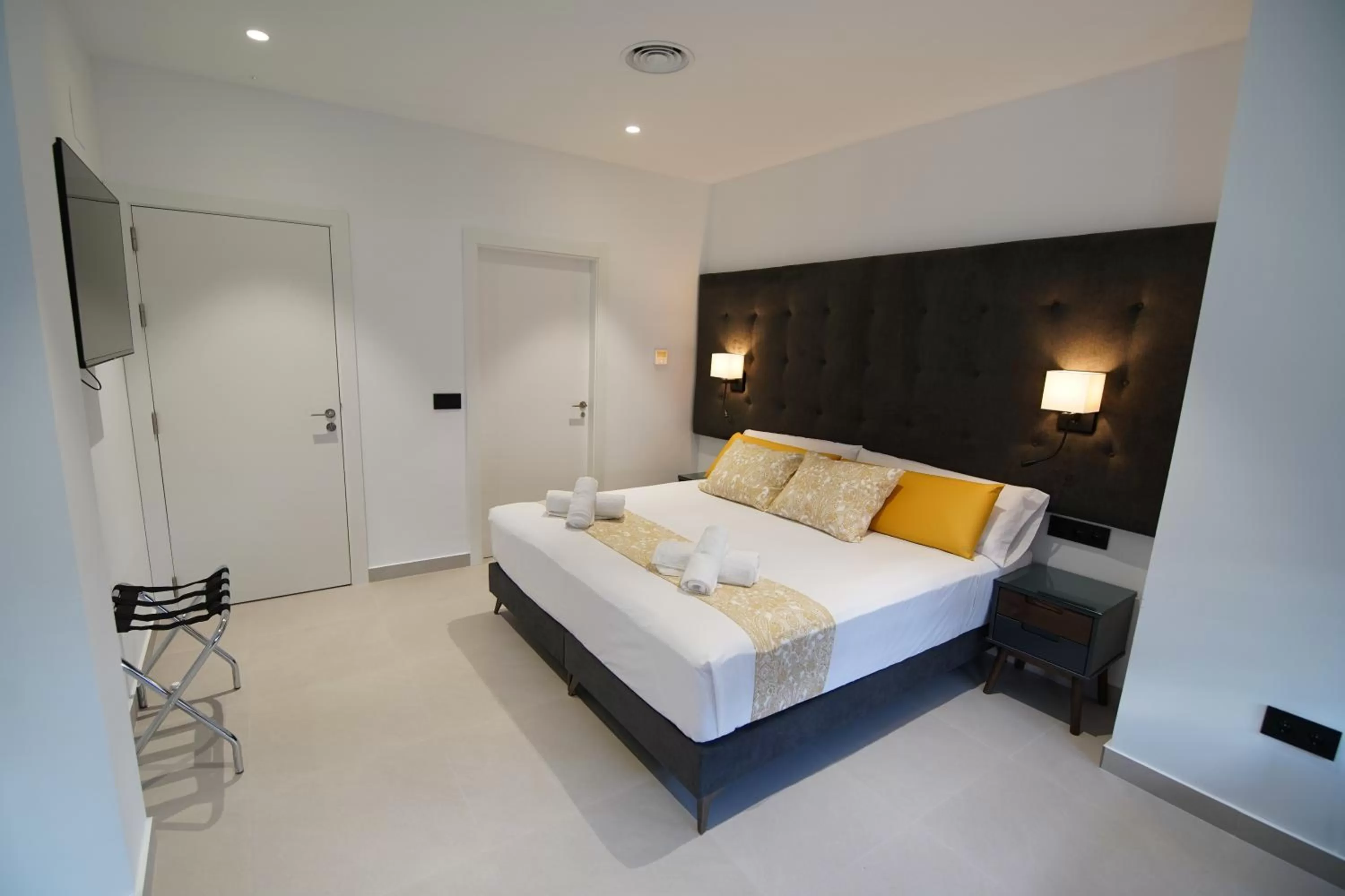 Bed in BET Apartments - Suites Puerto Valencia