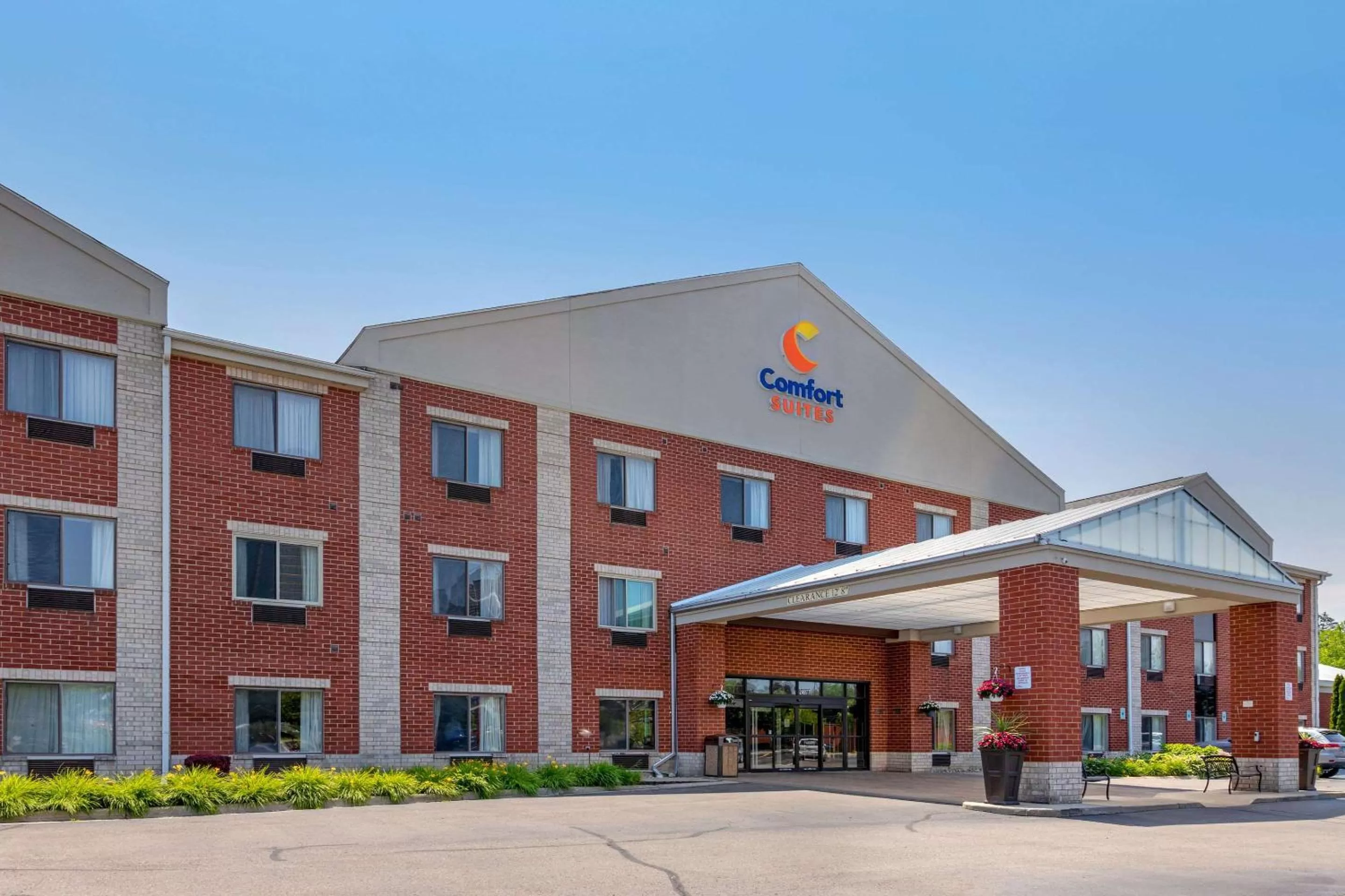 Property building in Comfort Suites Southfield-Detroit