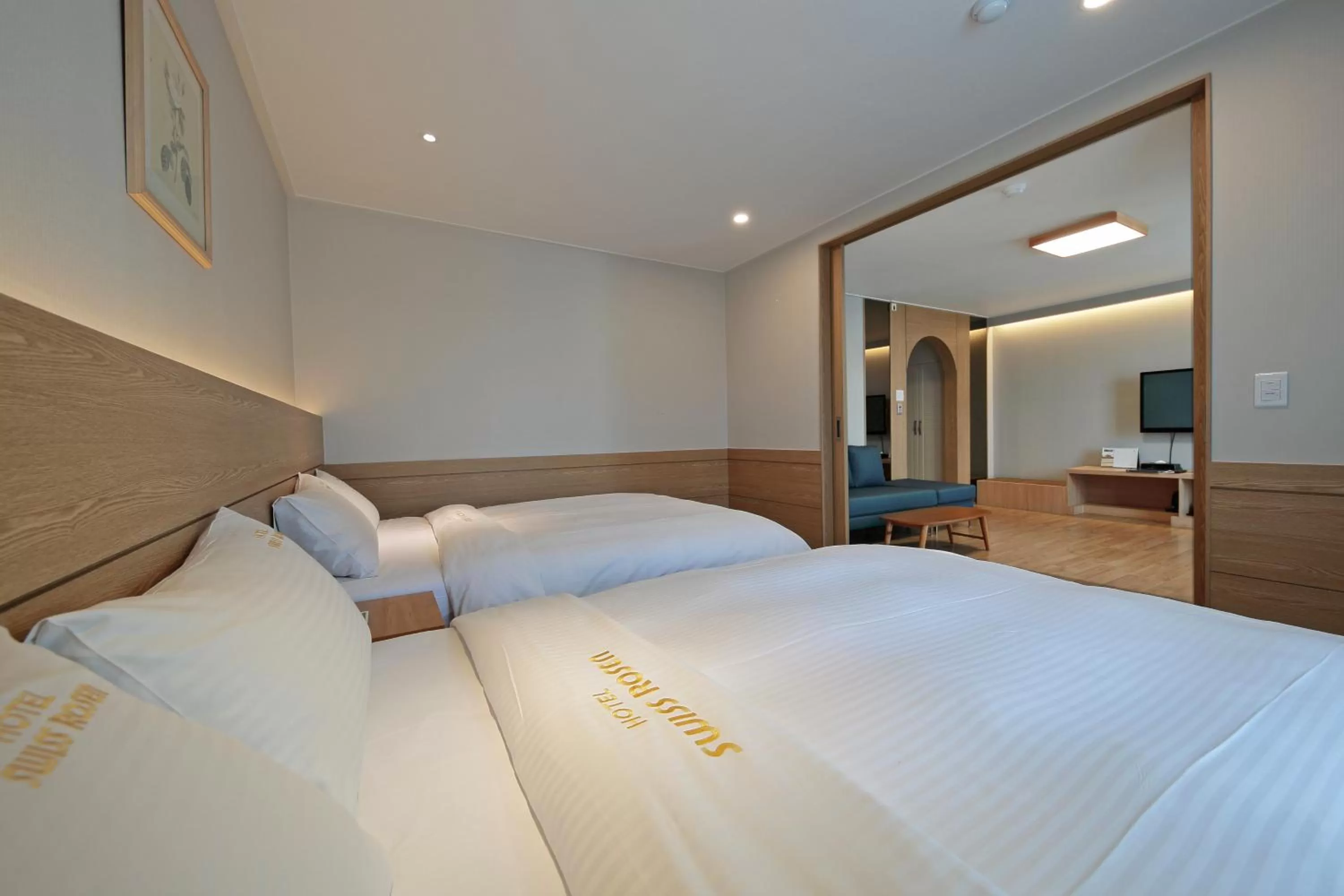 Decorative detail, Bed in Benikea Swiss Rosen Hotel