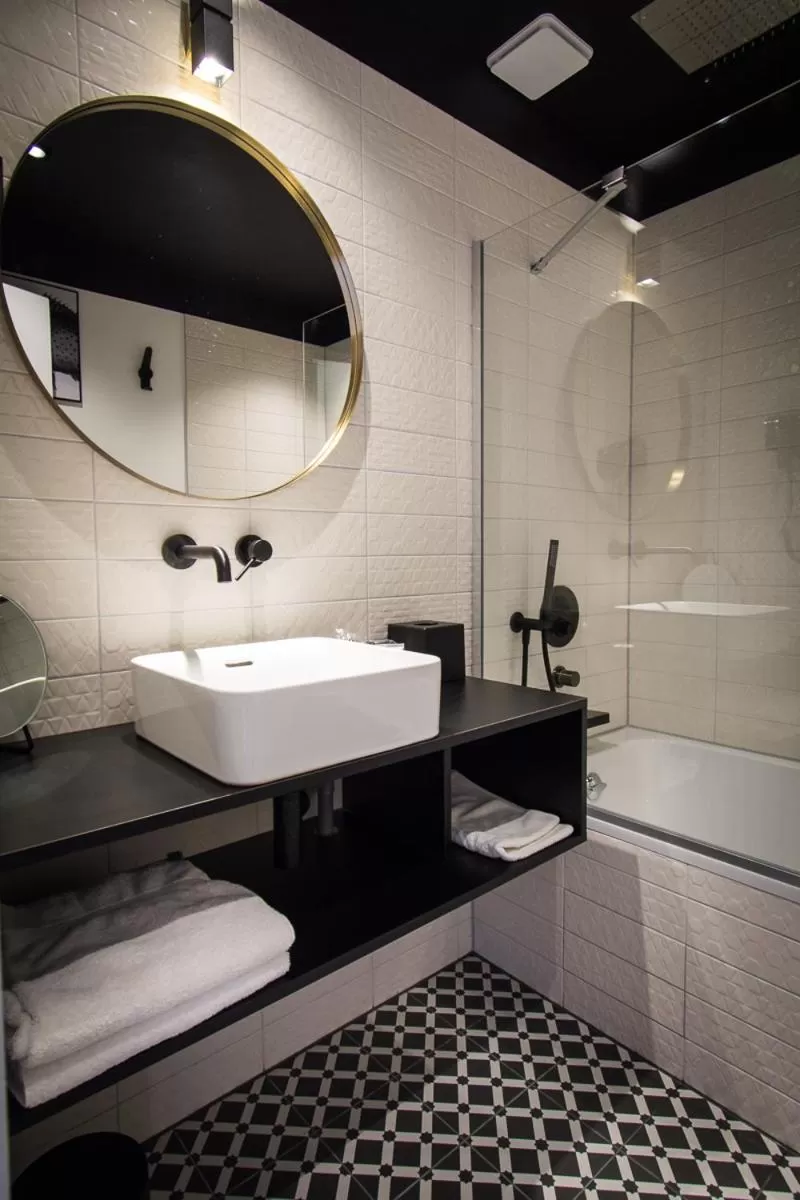 Bathroom in Hôtel Restaurant Vaillant Colmar Nord