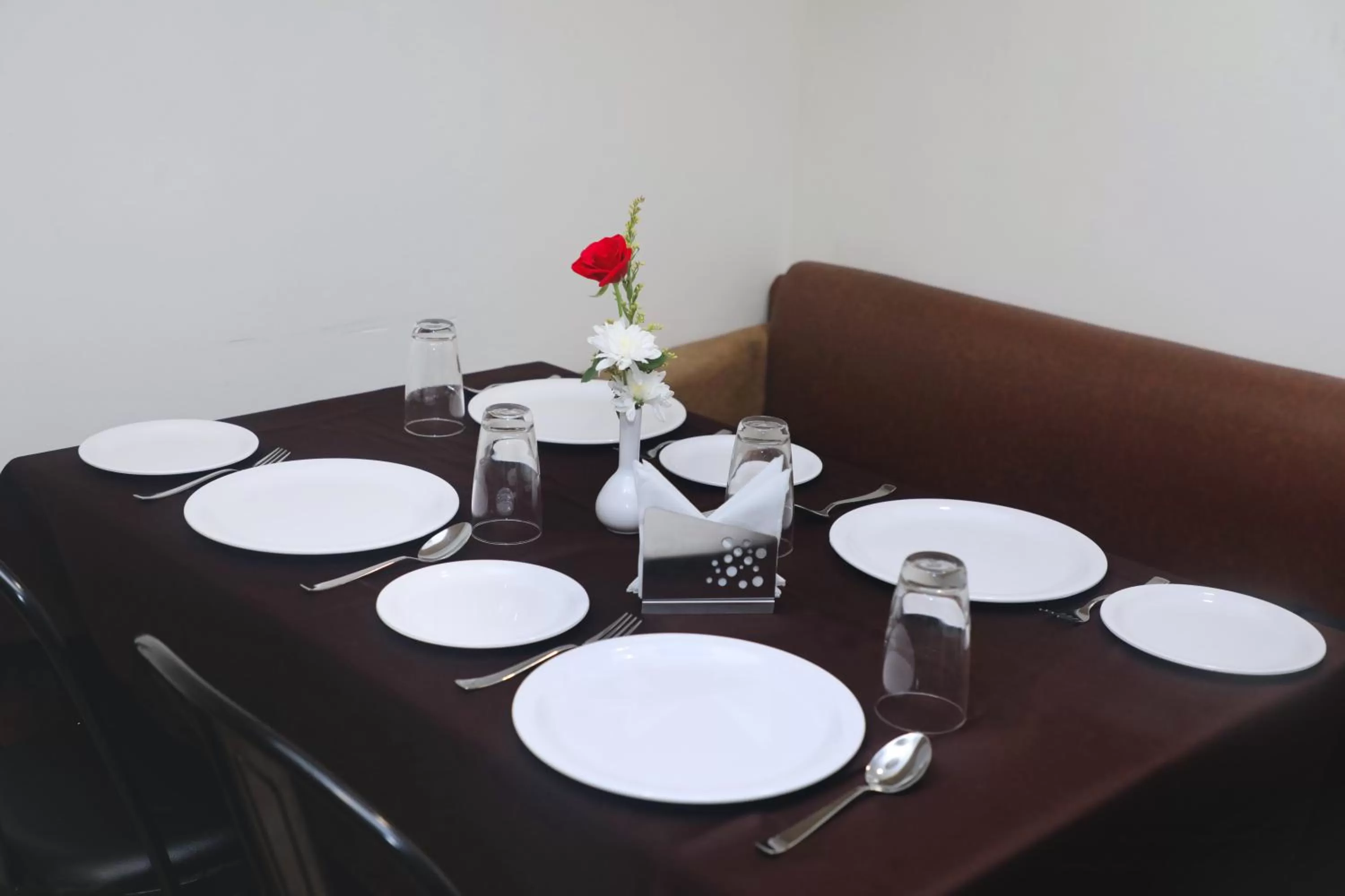 Restaurant/Places to Eat in Hotel Planet Four