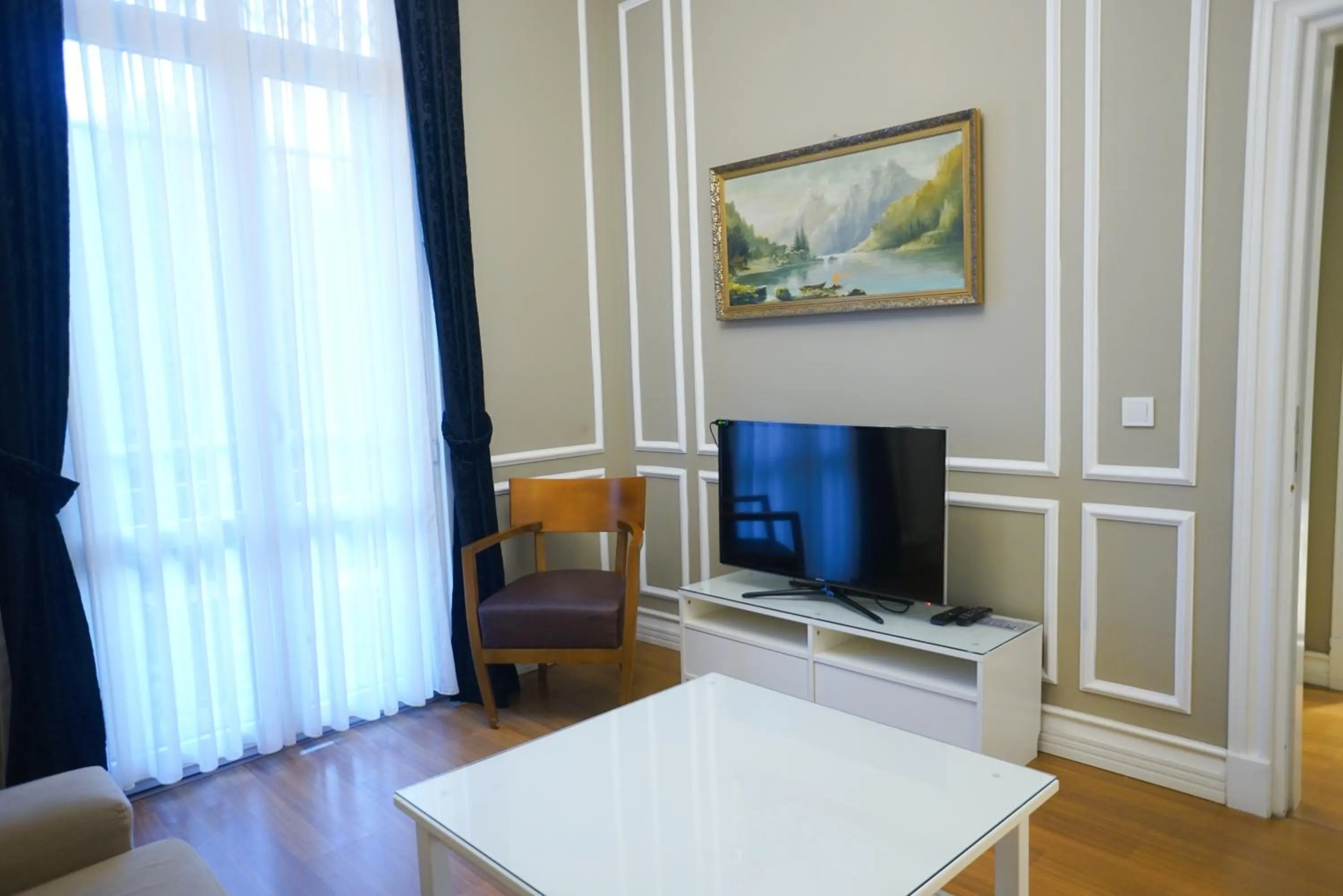 Communal lounge/ TV room in Triada Hotel Taksim - Special Category
