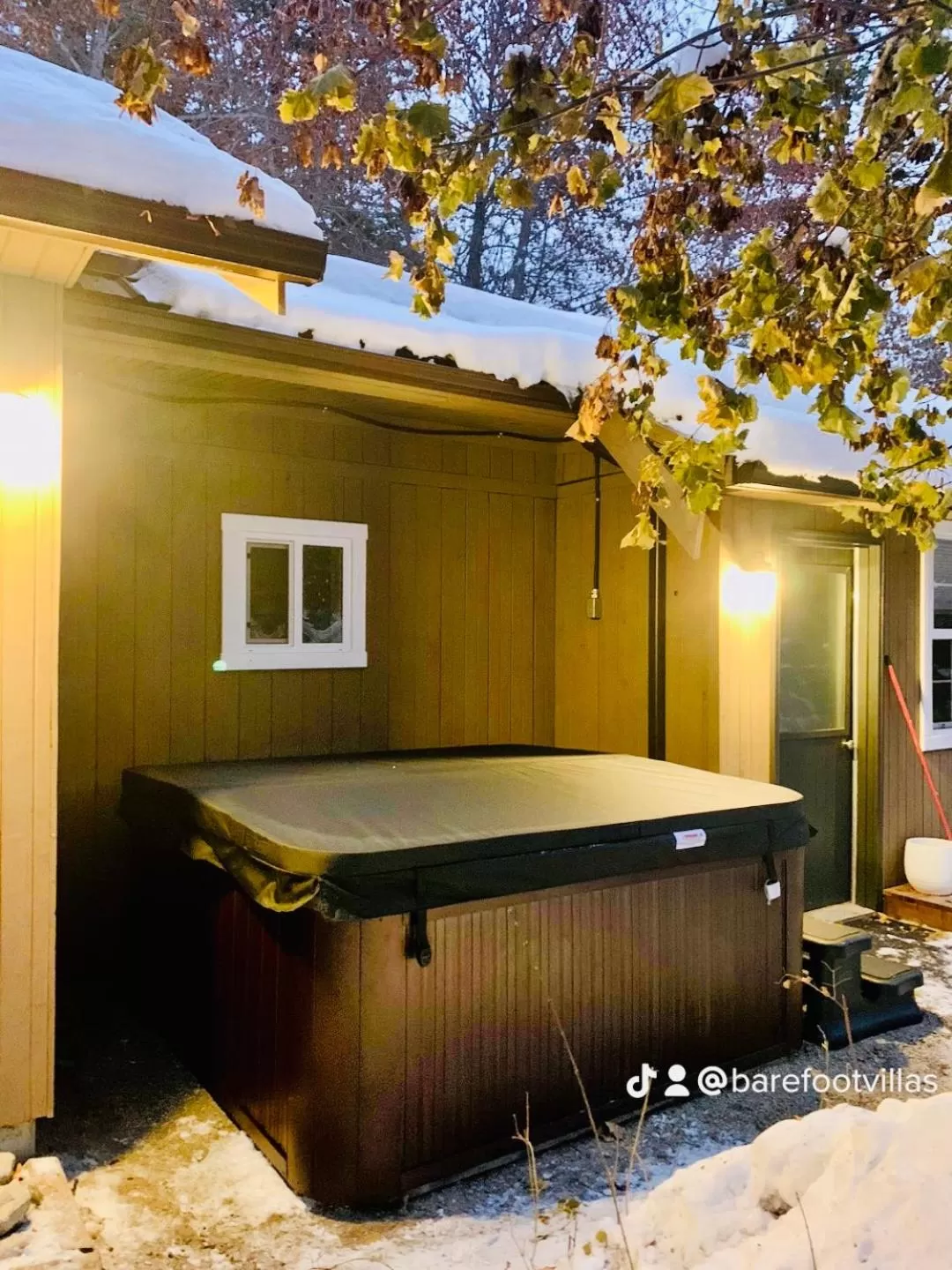 Hot Tub in Barefoot Villas and Retreat